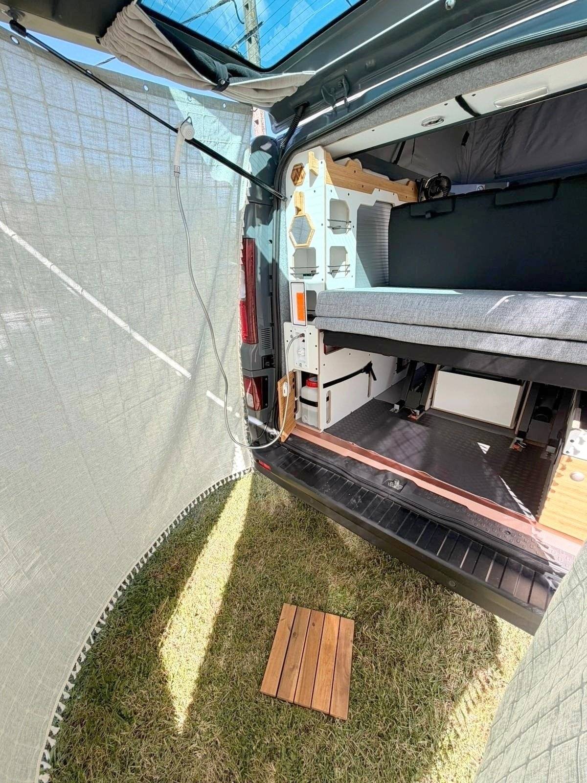 Van Mania EST