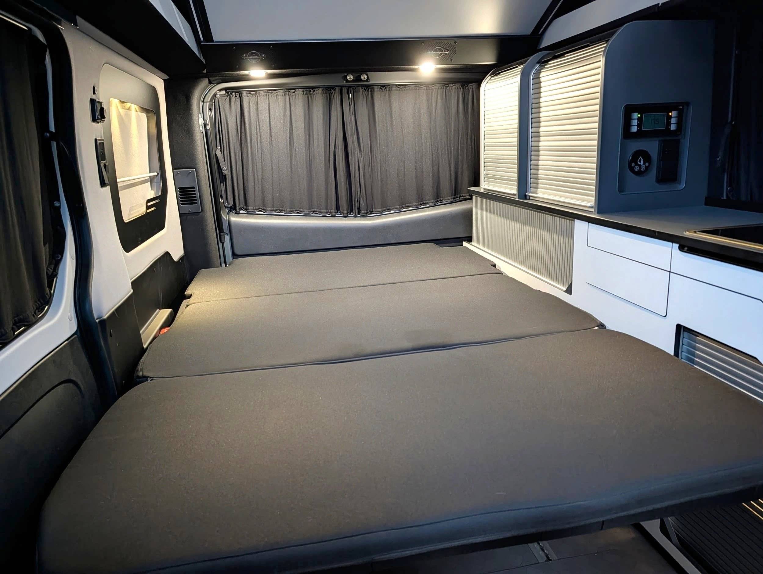 Plazas en cama Renault Renault Trafic III 2.0L DCI 150CV - Yescapa