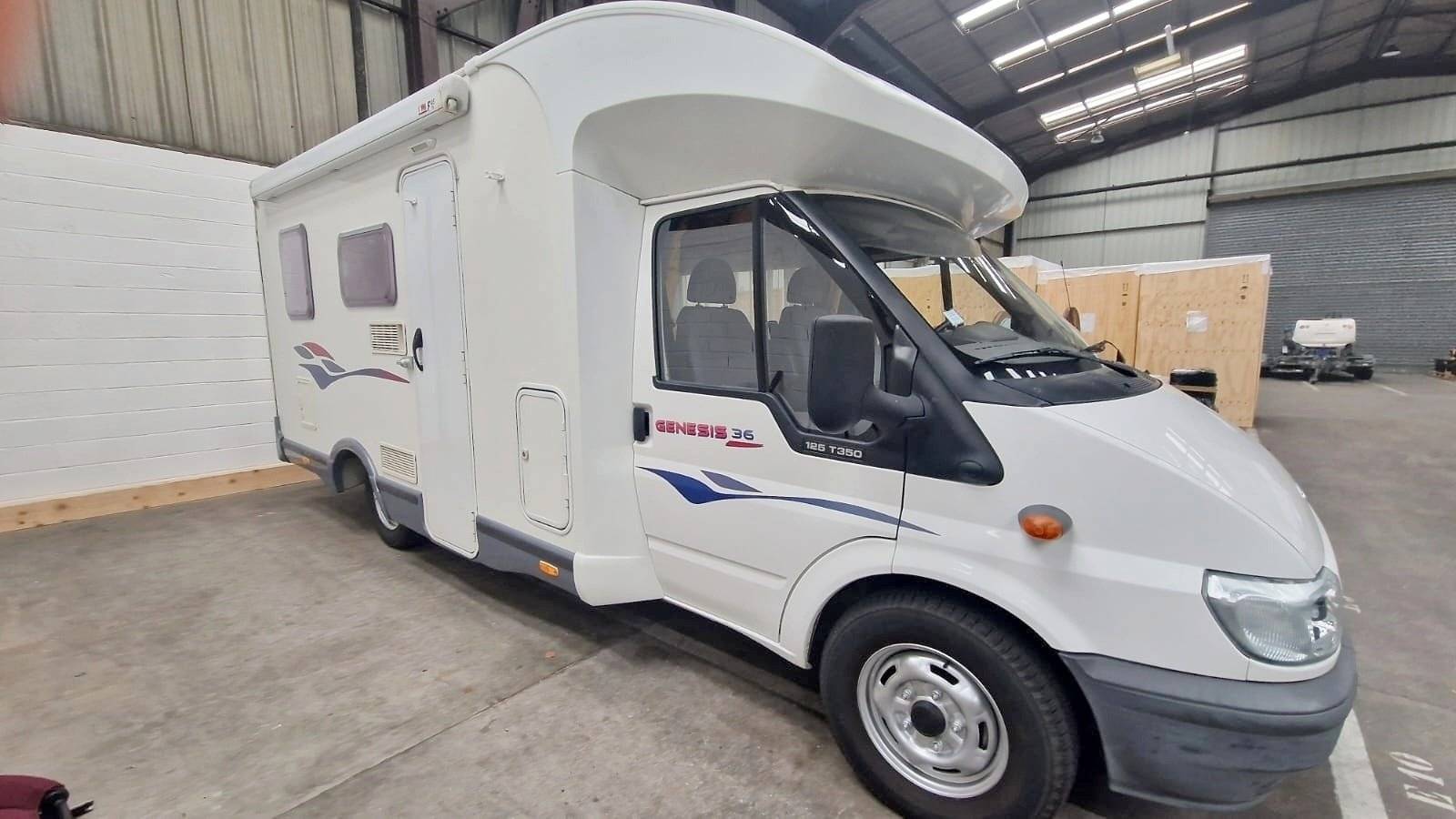Vista del vehículo ángulo delantero Ford FORD Transit 2,0 TDCI 170 CV - Euro 6 - Yescapa