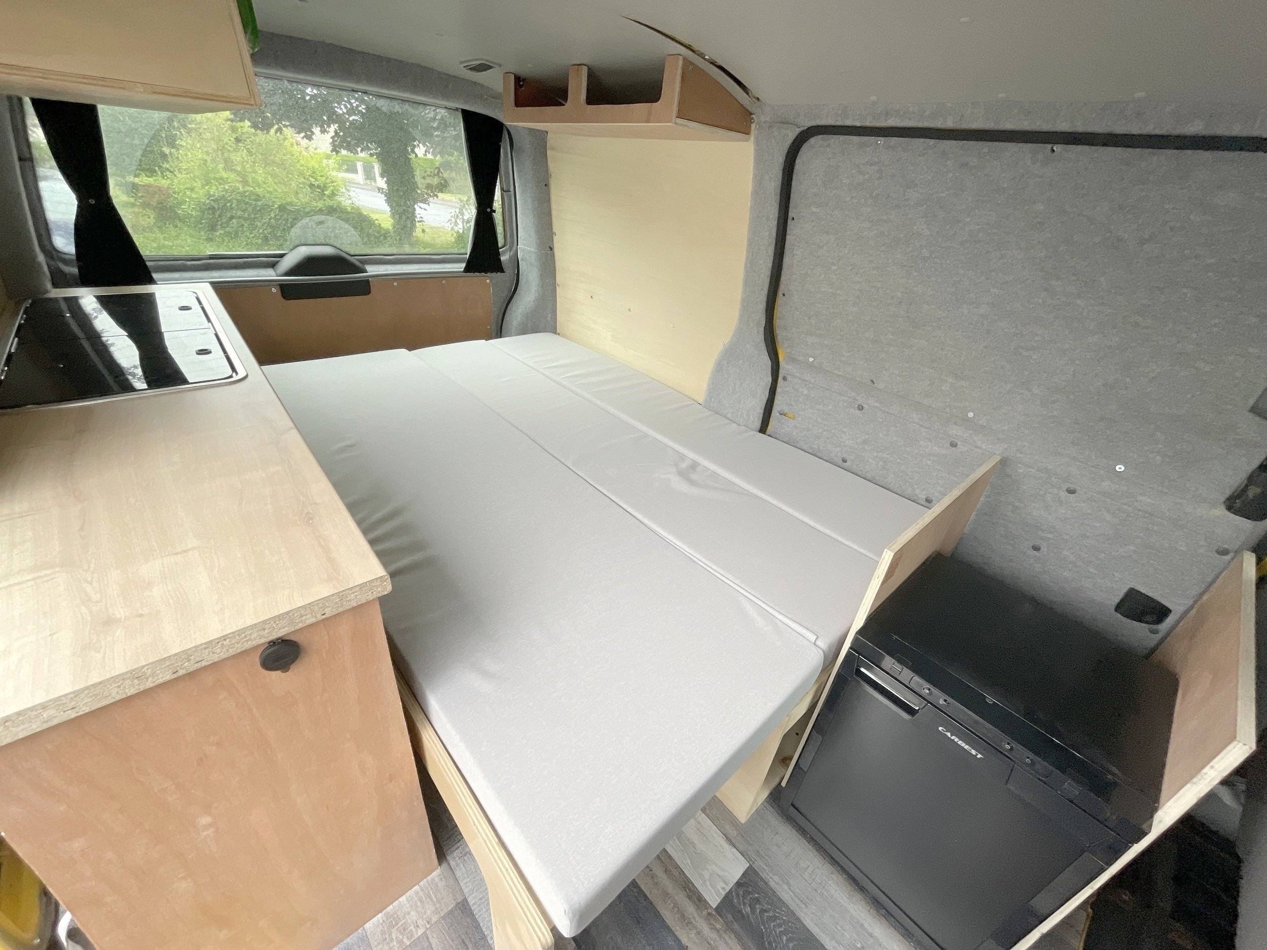 Schlafplätze Volkswagen T5 84 ch - Yescapa