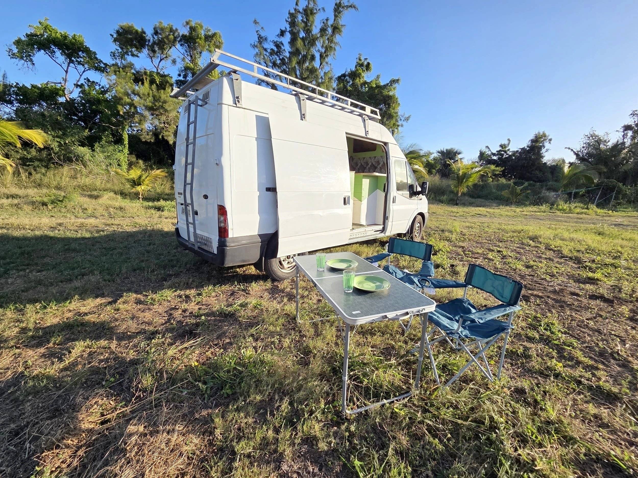 Voorkant 3/4 Ford Transit 125 ch - Yescapa