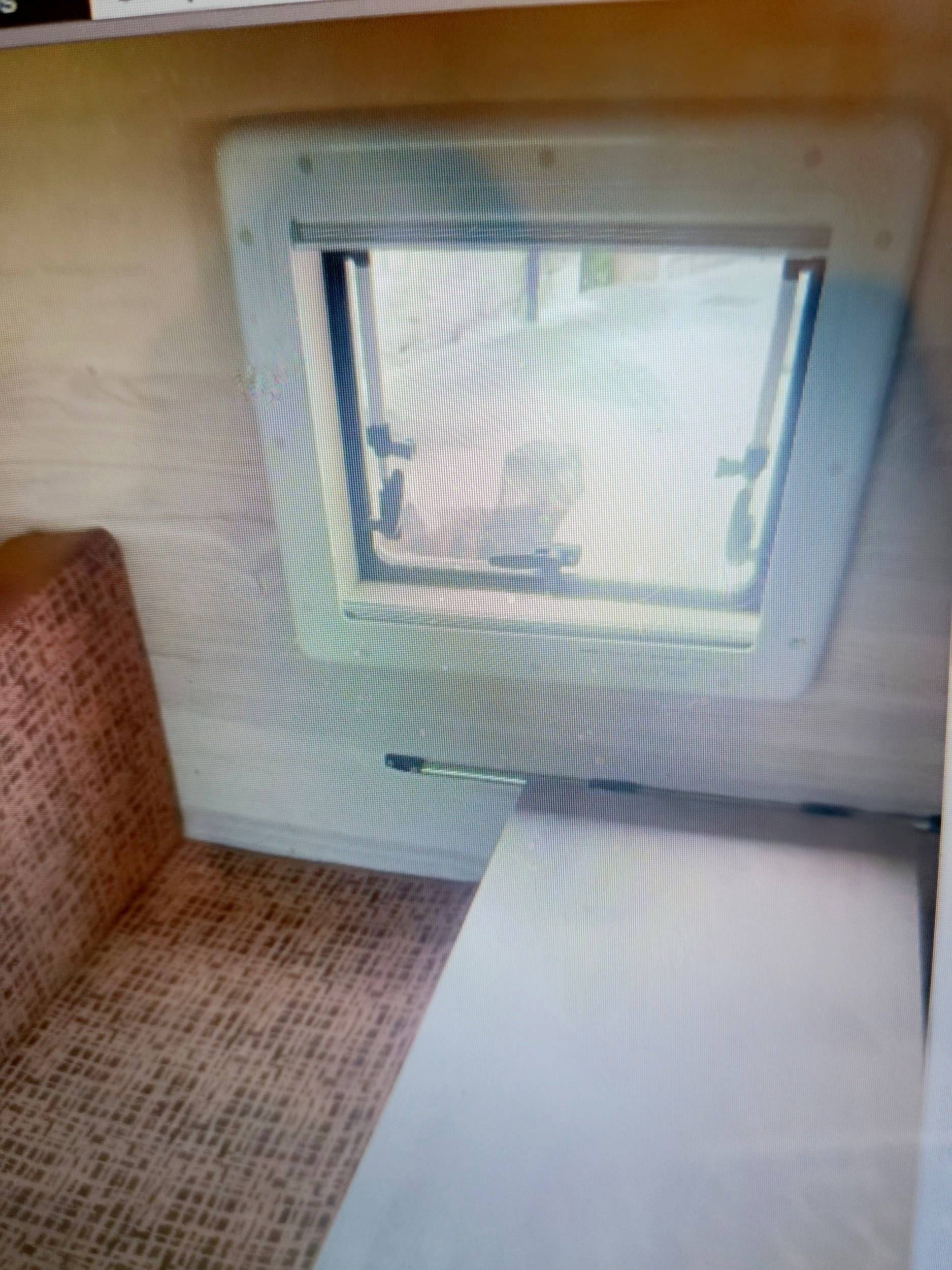 Dining Area Volkswagen Crafter 35 2 l 163 ch - Yescapa