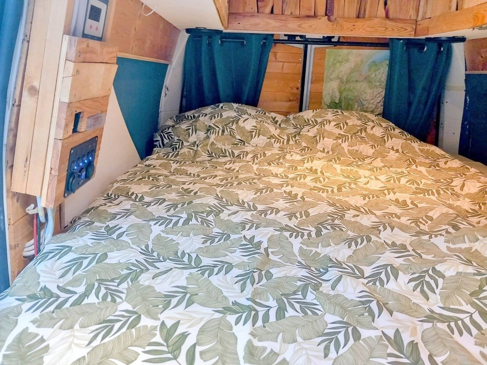 Plazas en cama Renault 2,3 l 125 ch - Yescapa