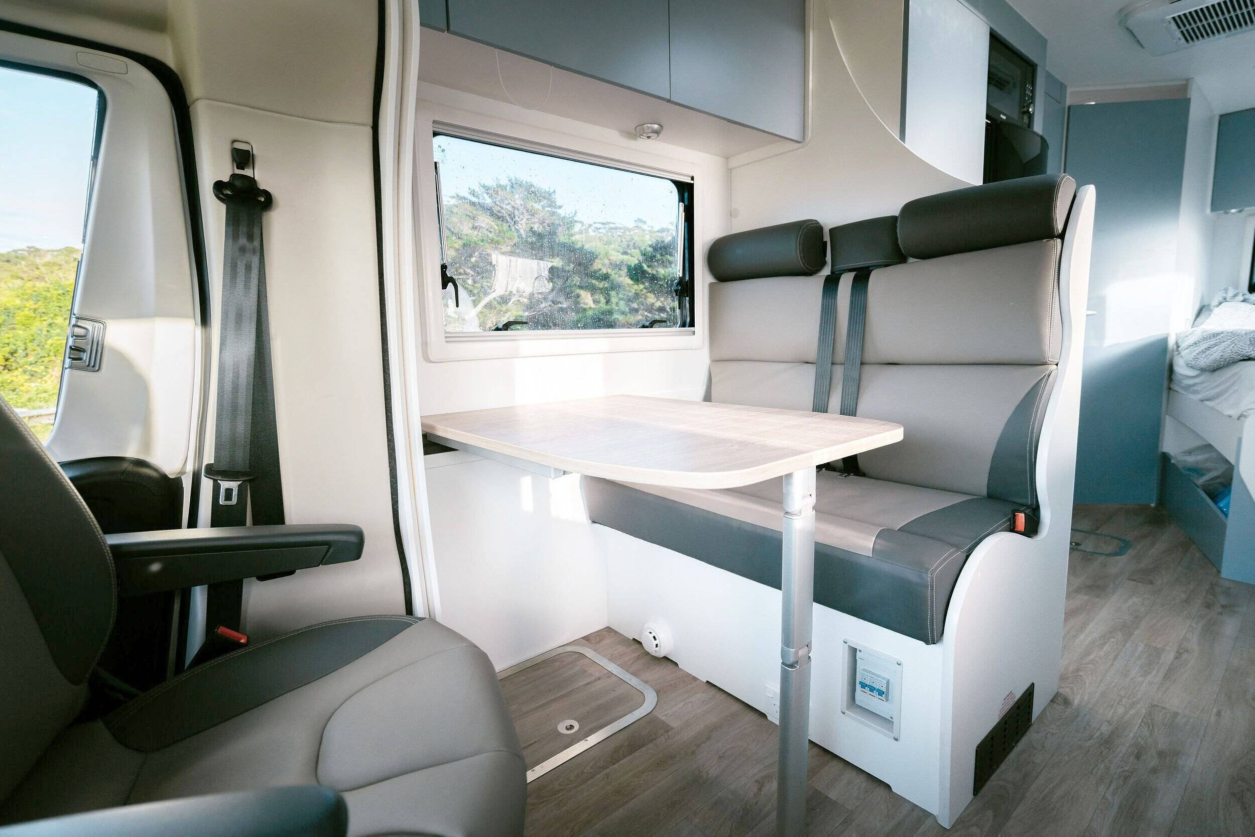 Outro Oc Comfort Family 4 Auto Base Oc Comfort Family 4 Auto Base - Yescapa