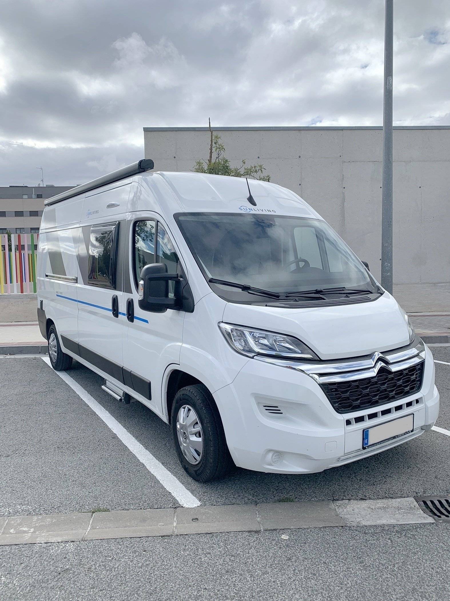 Vista frontale a ¾ Citroën Citroën jumper - Yescapa