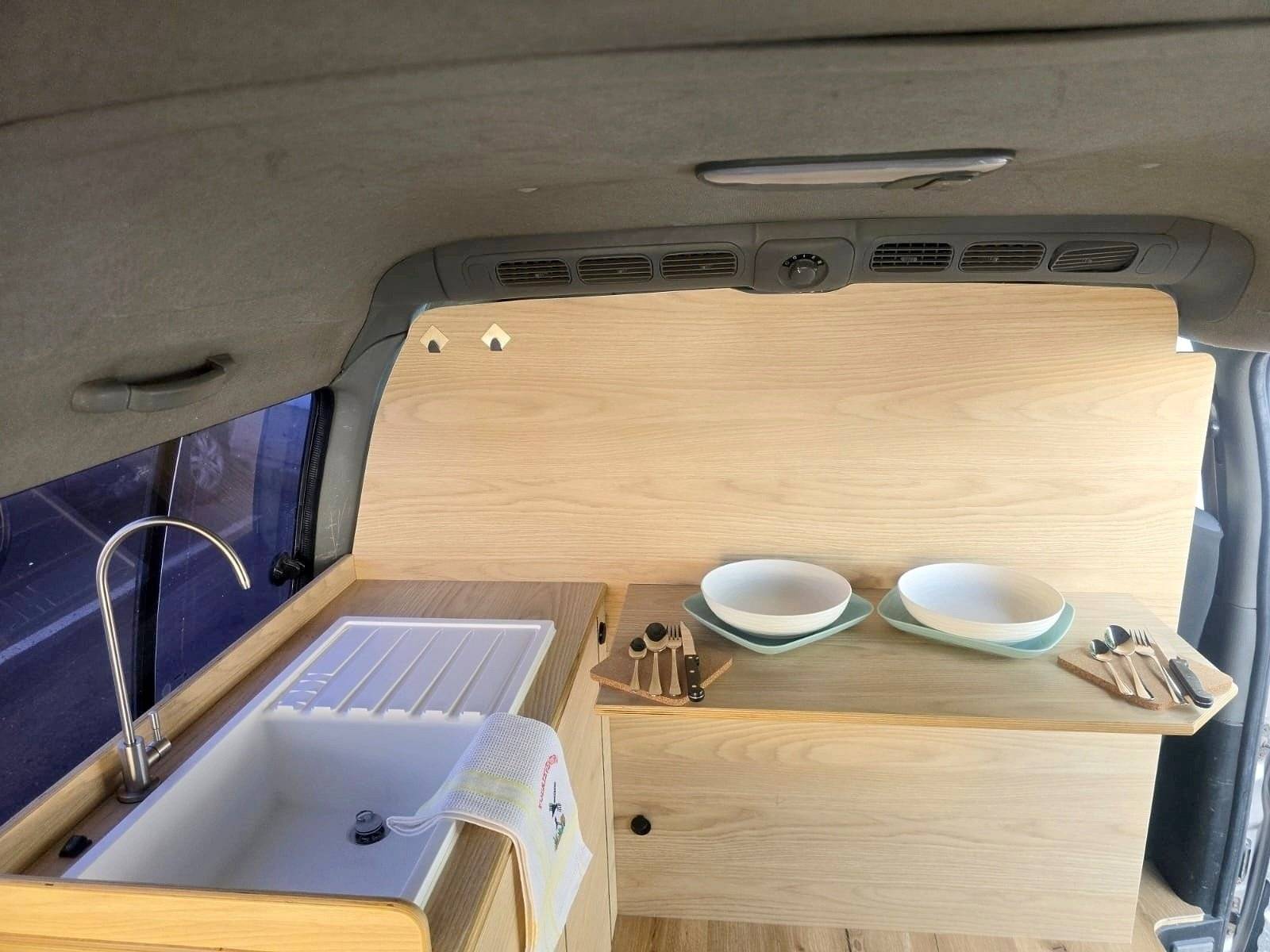 Berth Hyundai H1 - Yescapa