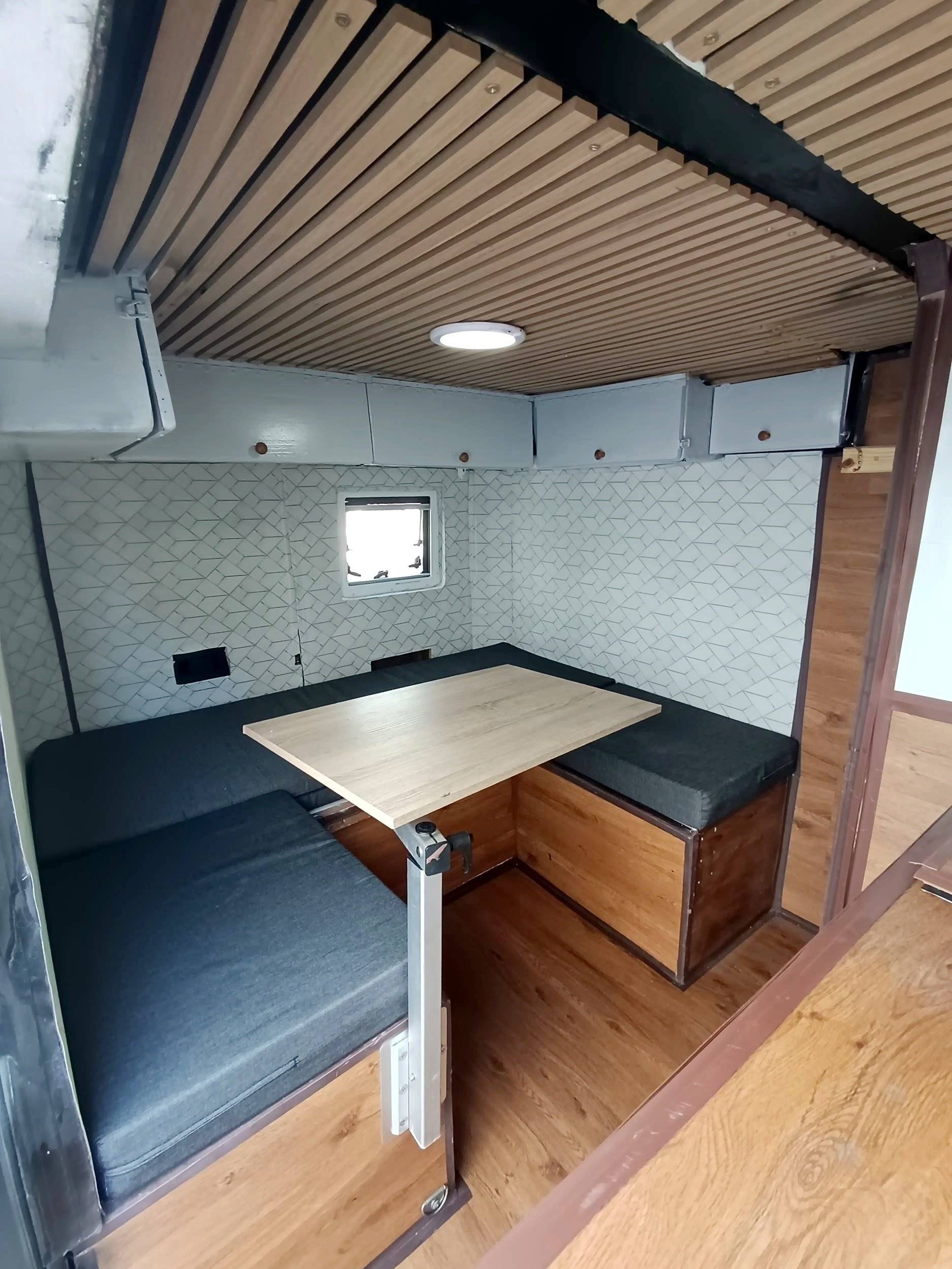 Dining Area Citroën Jumper 2,2 l 110 ch - Yescapa