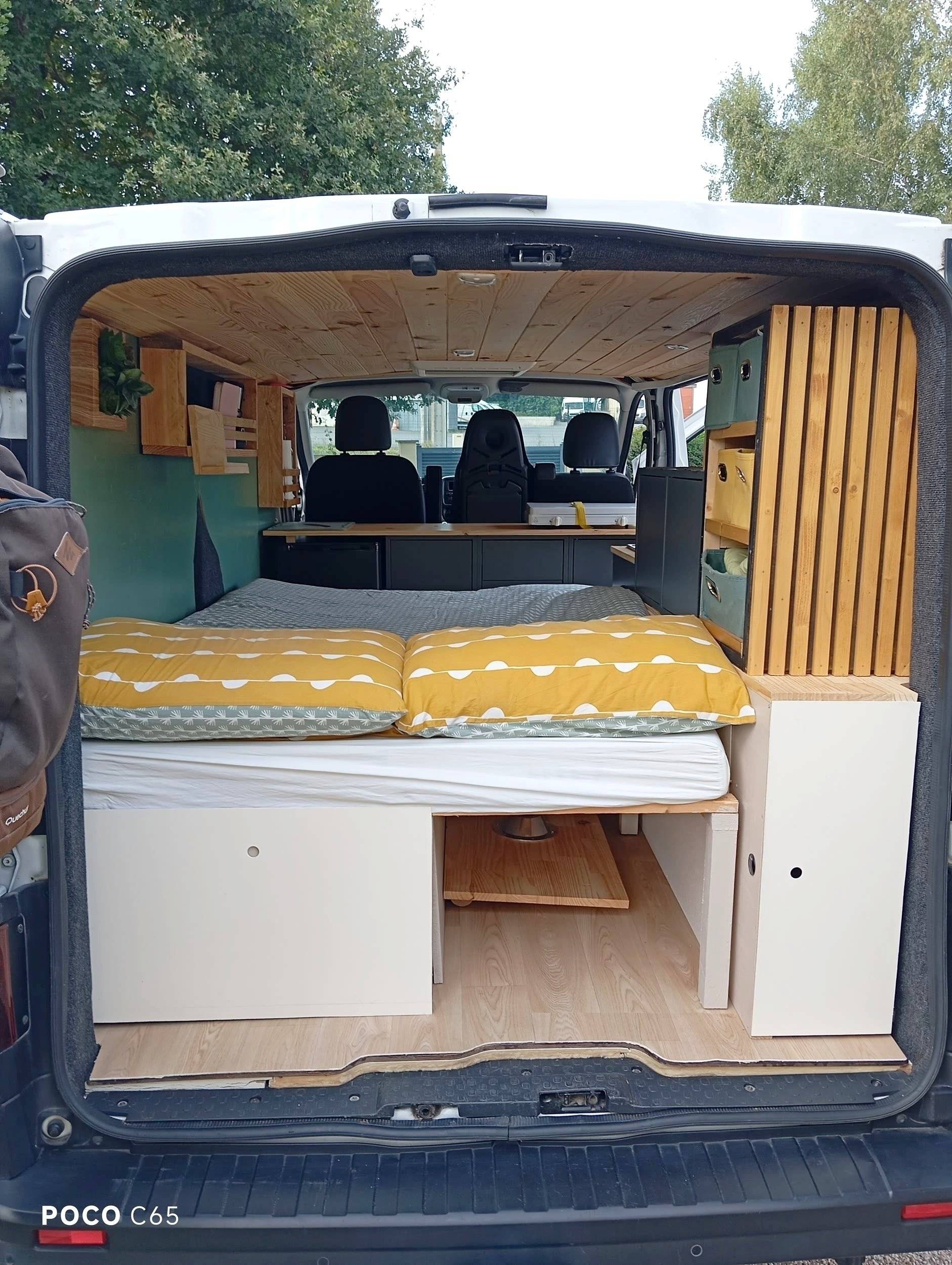 Couchages Renault Trafic L2H1 2 l 120 ch - Yescapa