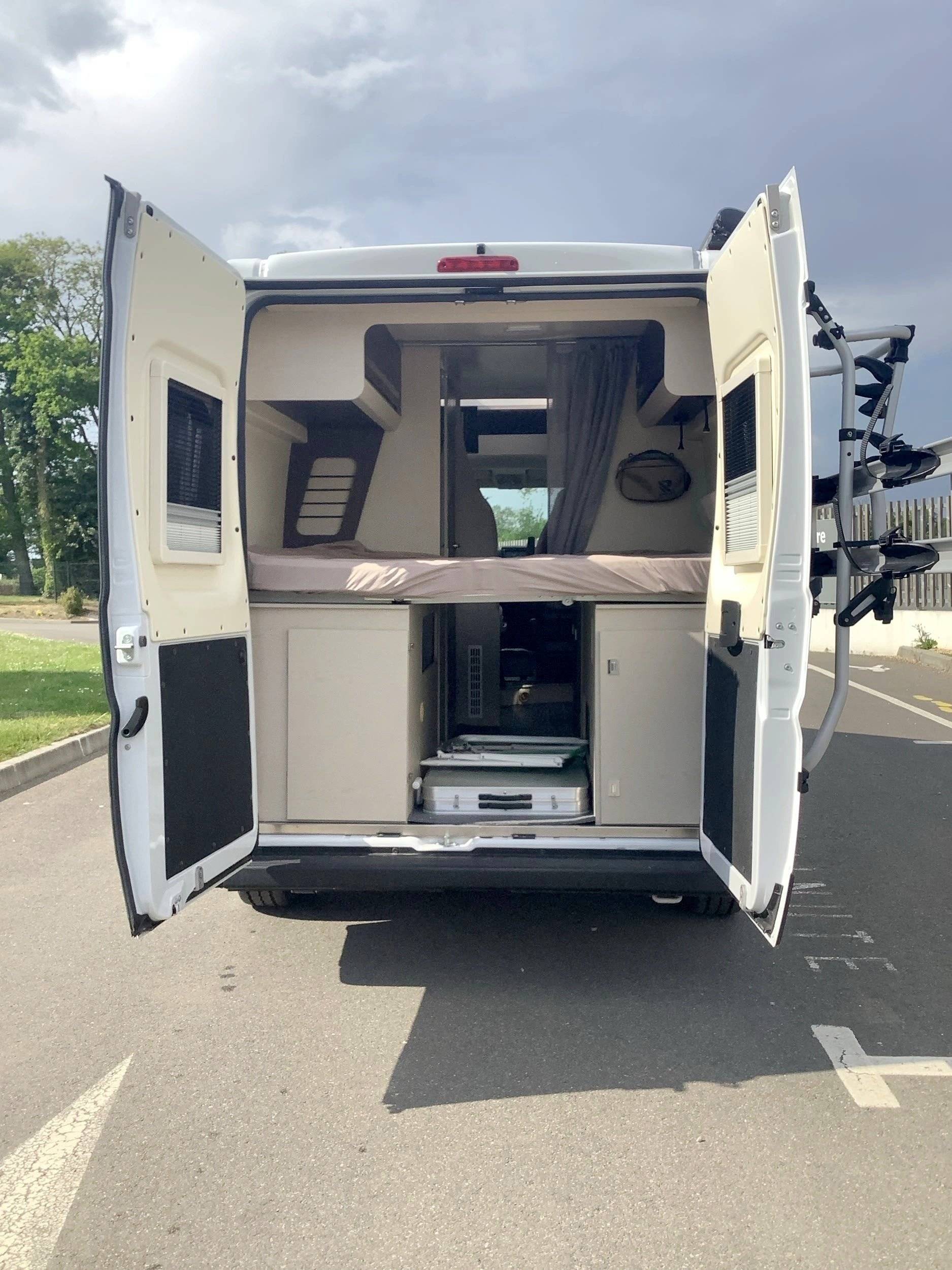 Plazas en cama Fiat Fiat ducato 2,2 140 cv - Yescapa