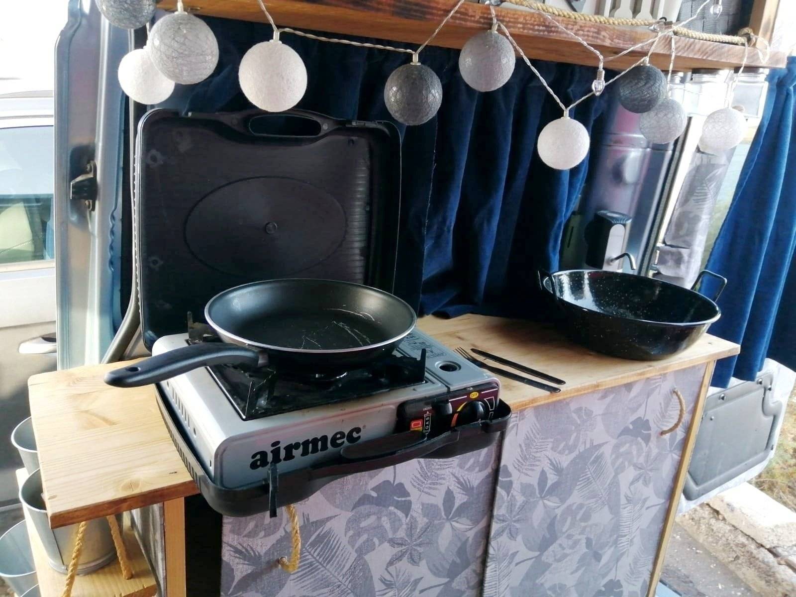 Angolo cucina Ford Ford Transit Connect - Yescapa