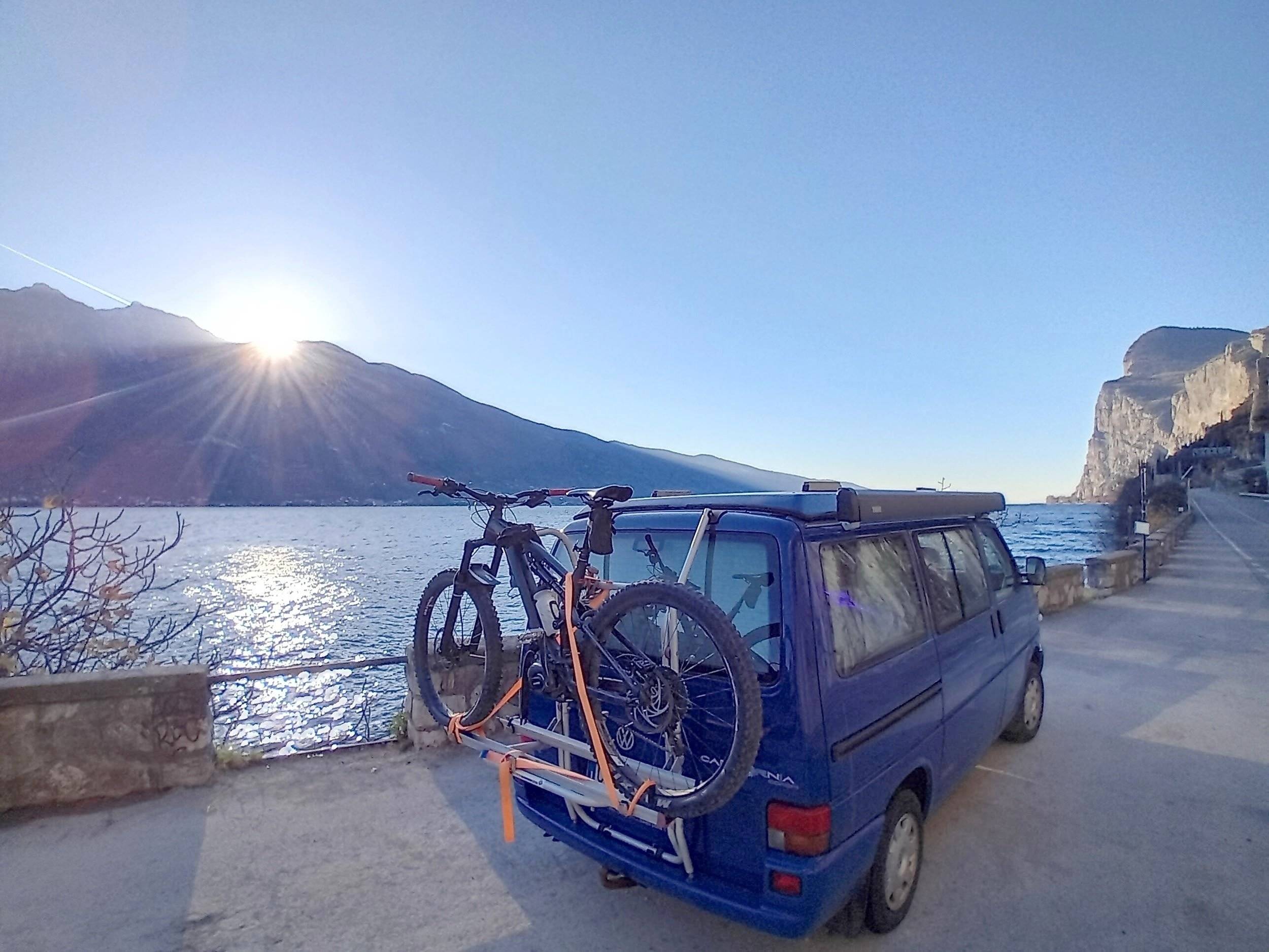 Vue arrière Volkswagen Transporter T4 2.4D - Yescapa