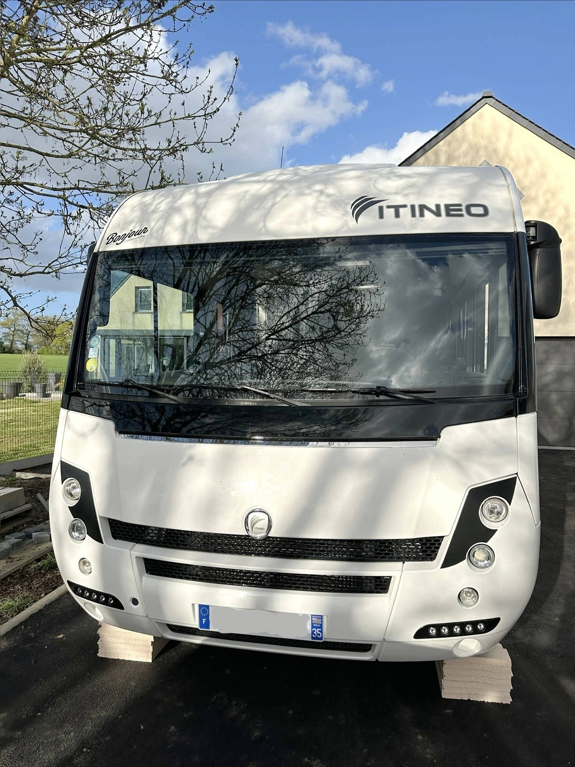 Vista frontale a ¾ Fiat 2,3 l 130 ch. - Yescapa