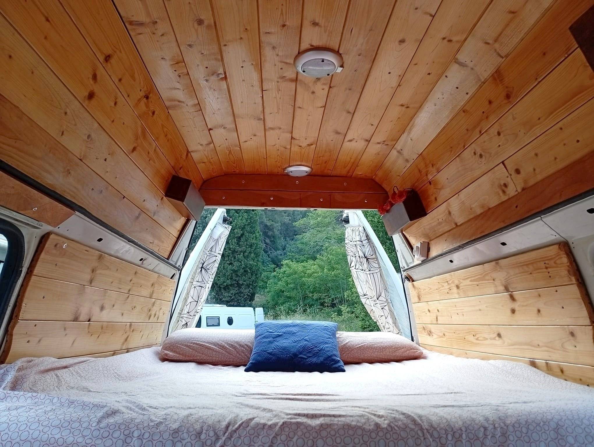 Plazas en cama Volkswagen T4 kombi - Yescapa