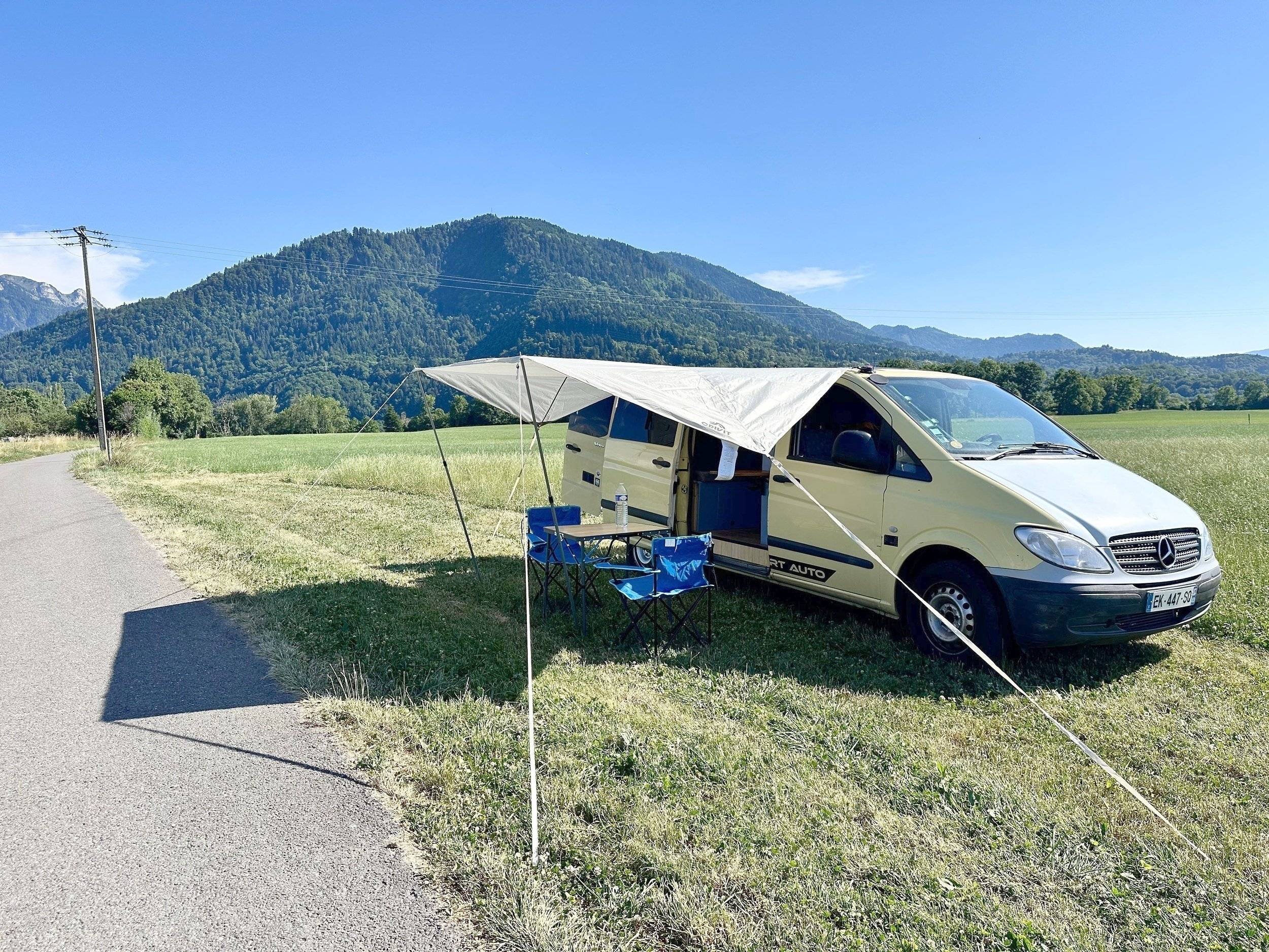 Vista frontale a ¾ Mercedes Mercedes vito - Yescapa