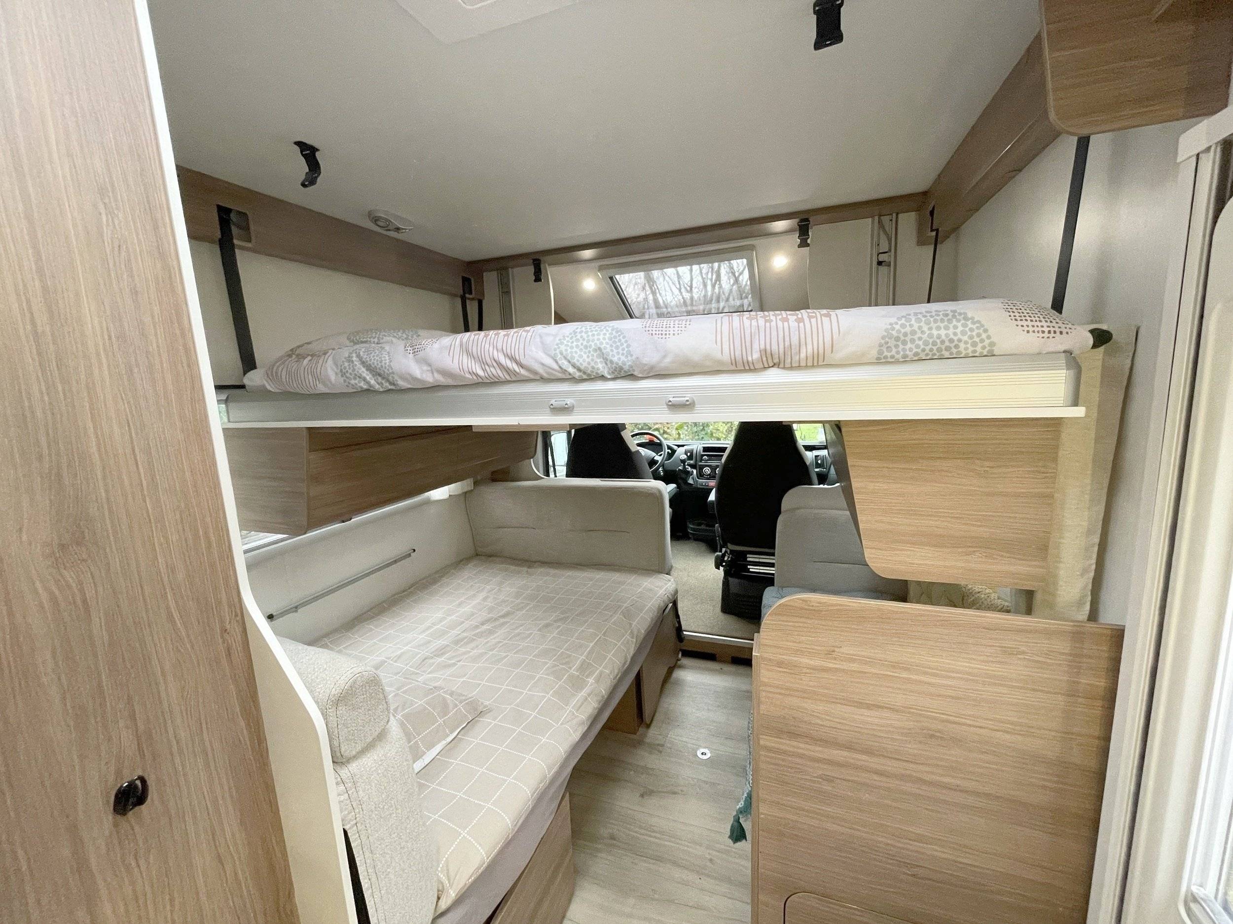 Pilote P696 Essentiel