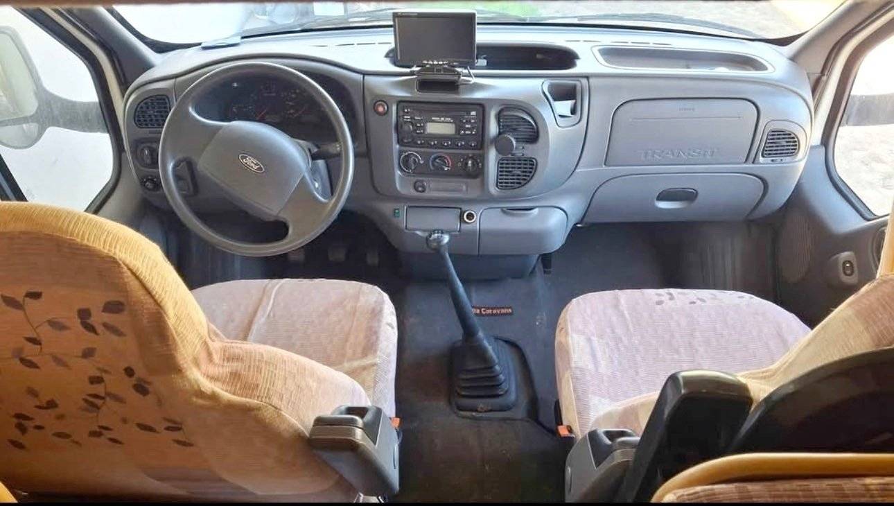 Cabina di guida Ford Transit 2,4 l 115 ch - Yescapa