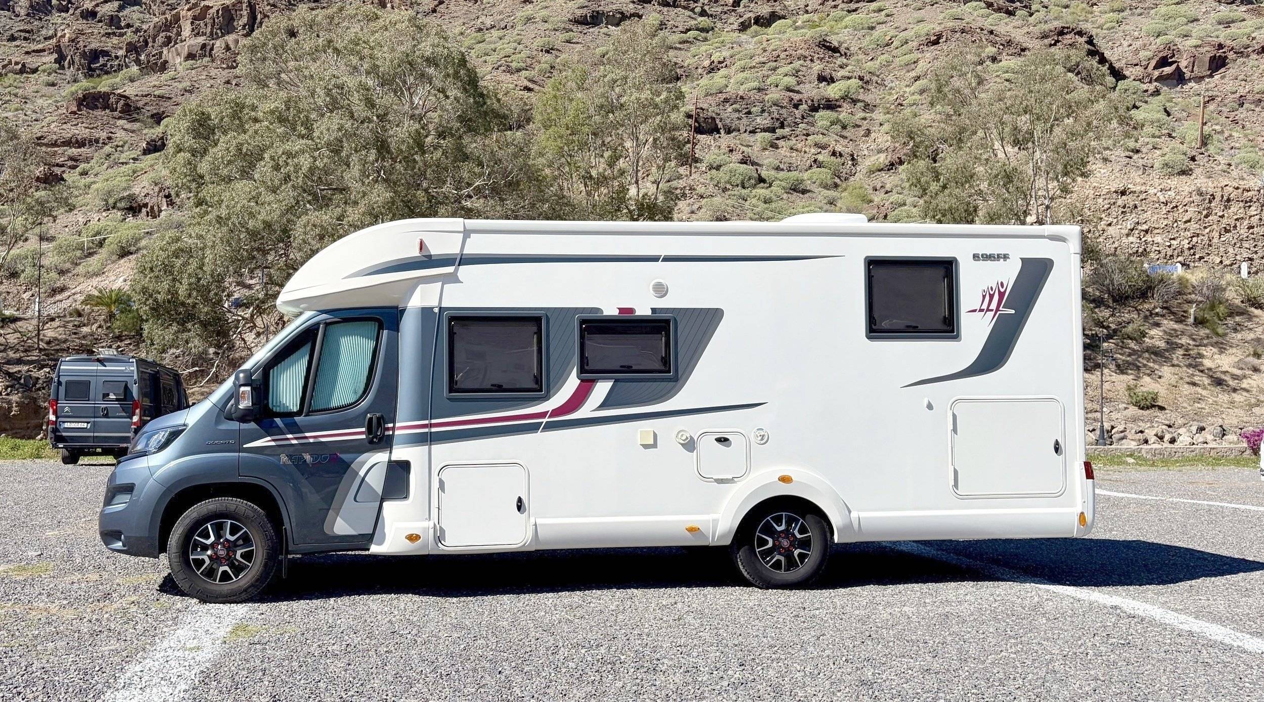 schräge Vorderansicht Fiat Fiat ducato - Yescapa