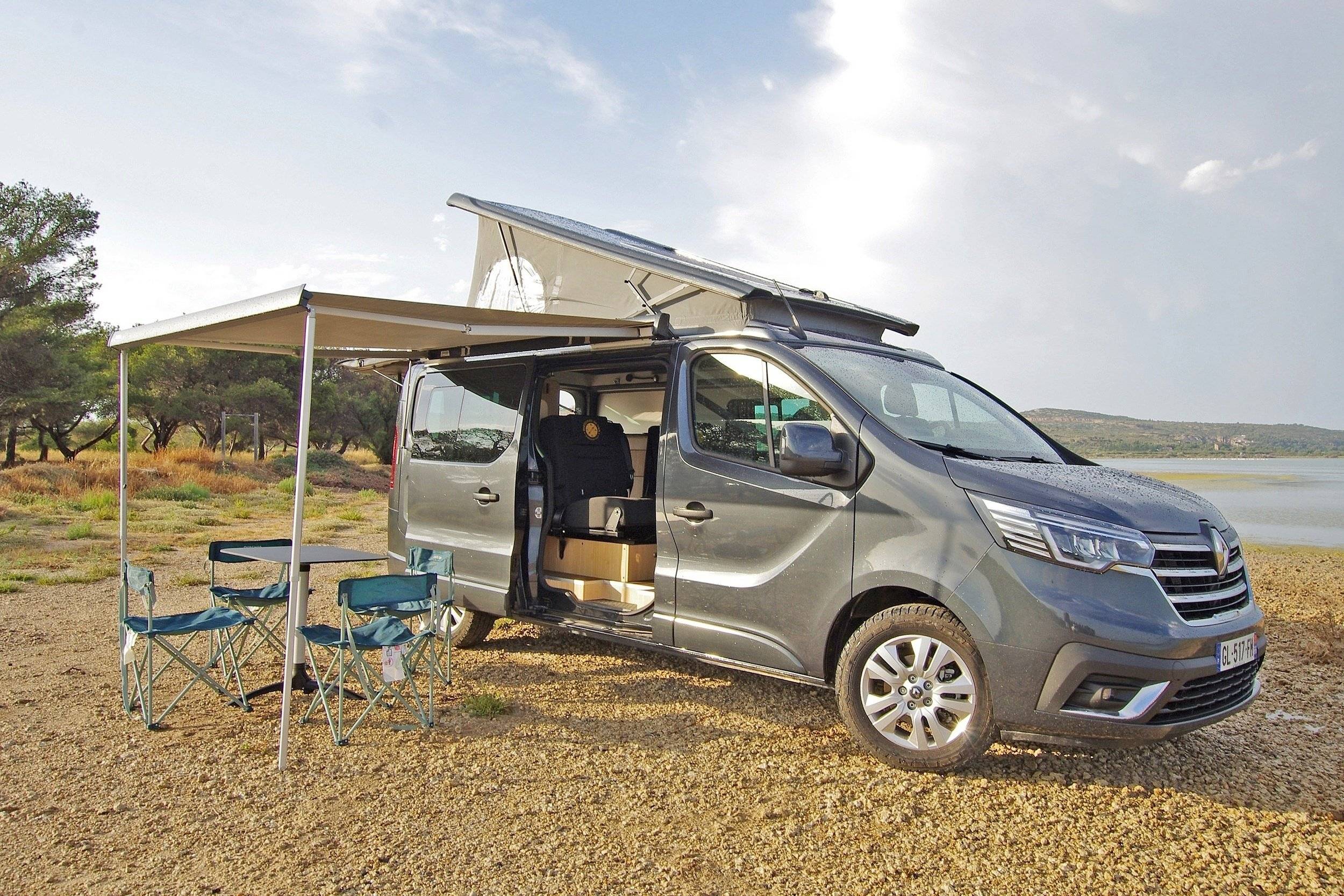 Voorkant 3/4 Renault Renault Trafic - Yescapa