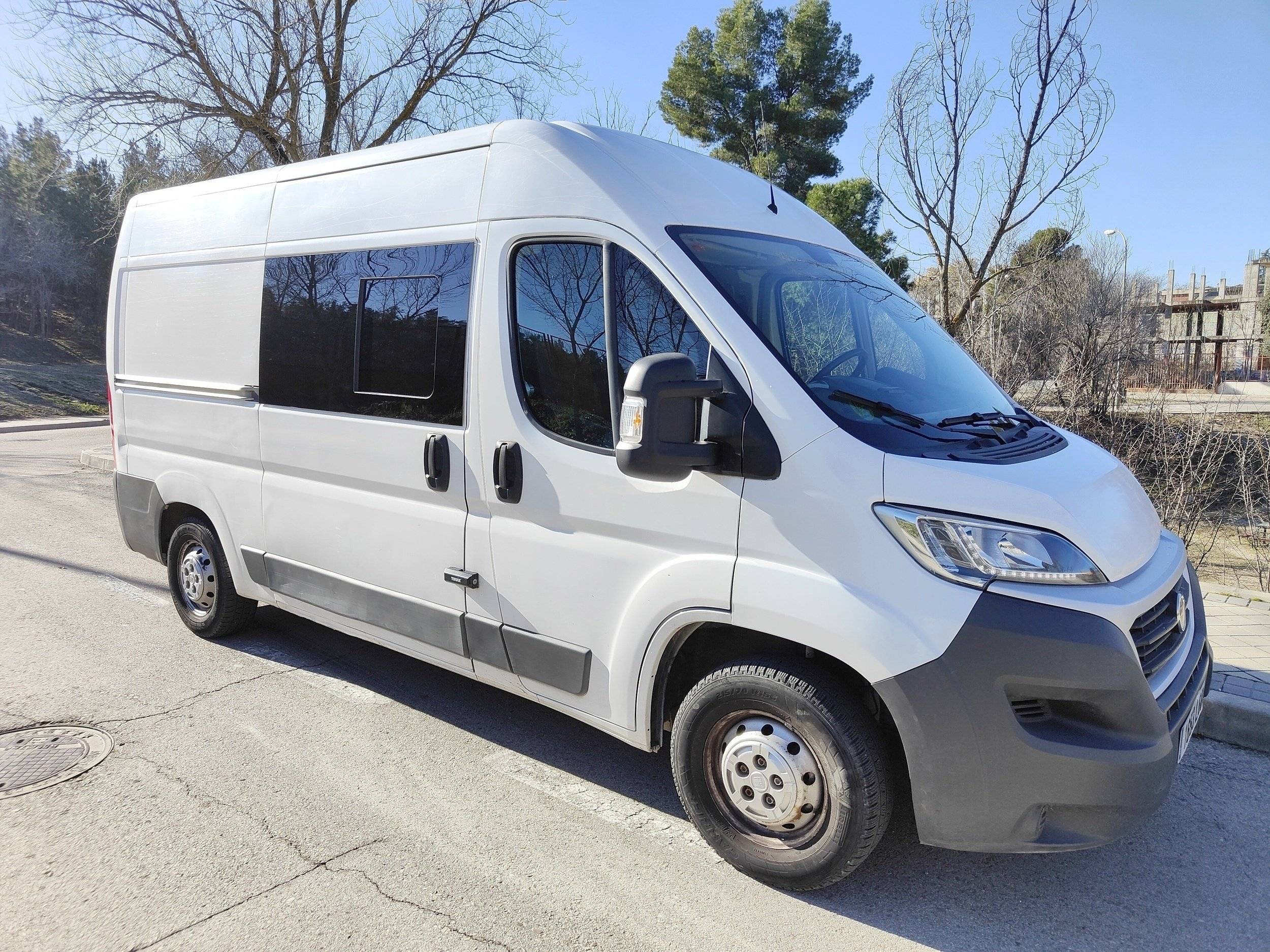 Vue avant de 3/4 Fiat FIAT DUCATO - Yescapa