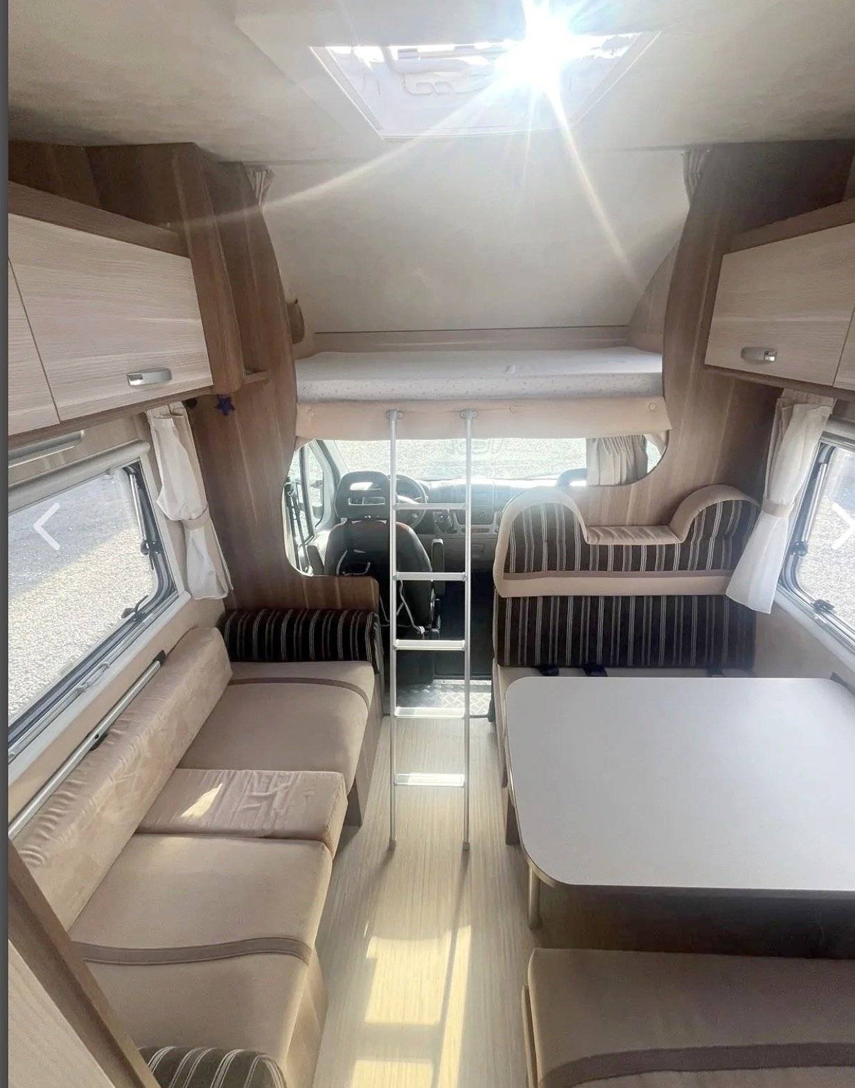 Dining Area Fiat Fiat Ducato Multijet 2.3 130CV - Yescapa