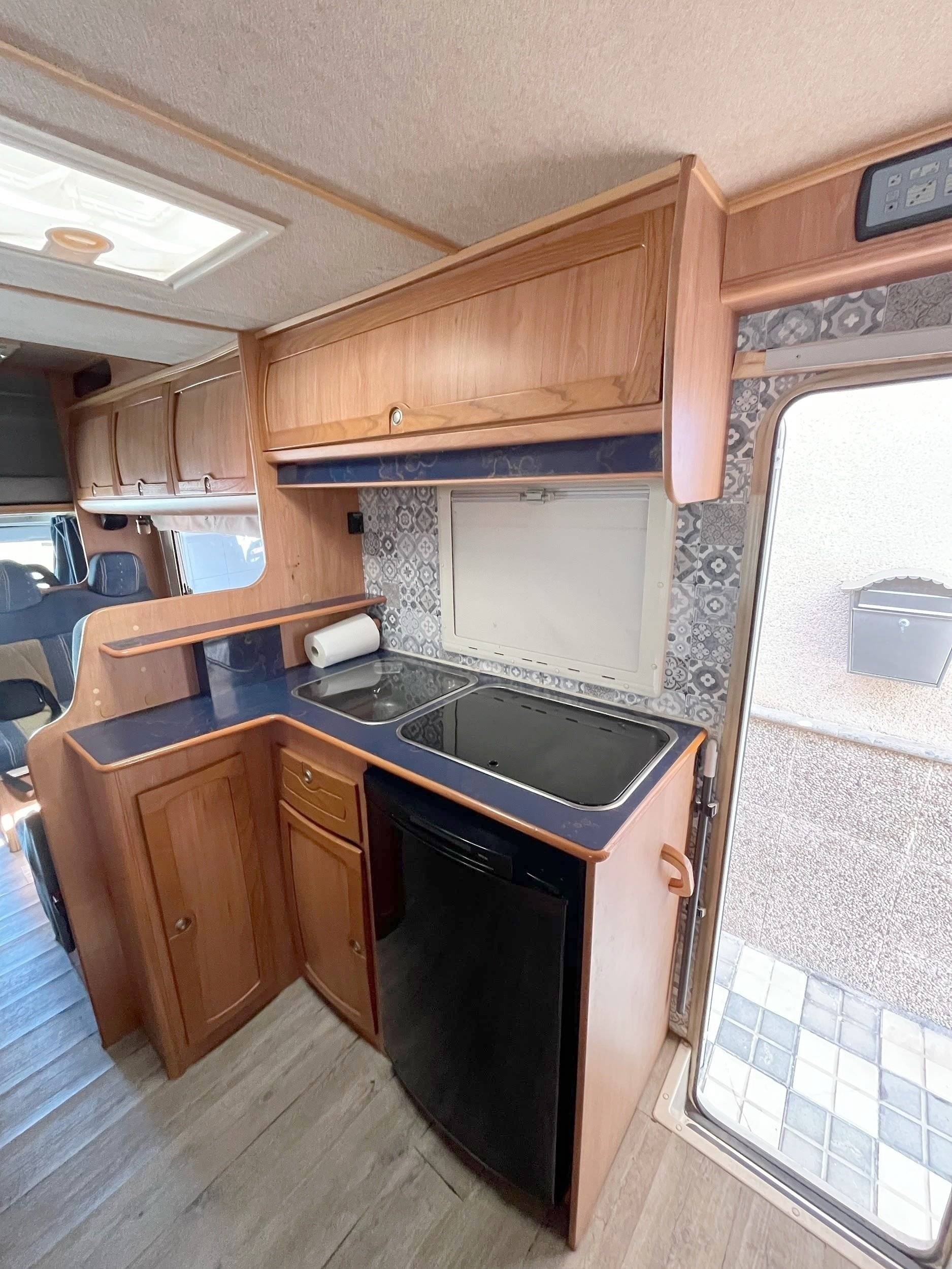 Kitchen Fiat Ducato 2.8 JTD - Yescapa