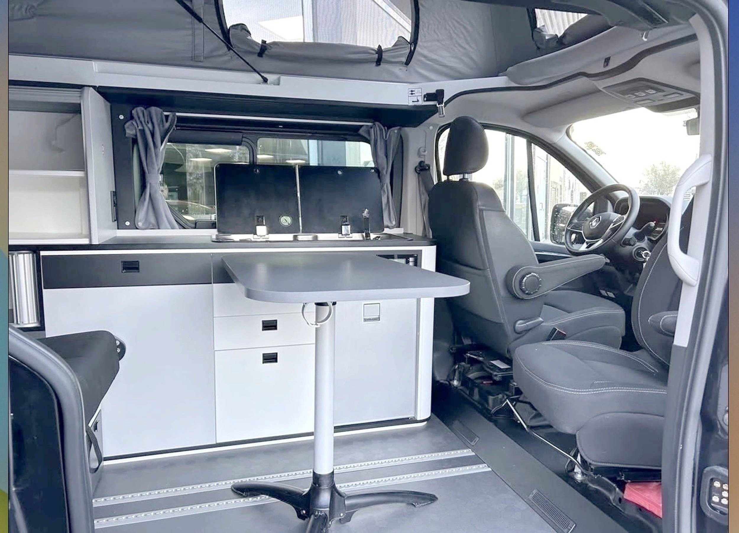 Dinette Renault Trafic SpaceNomad III Grand 2.0L 170ch - Yescapa