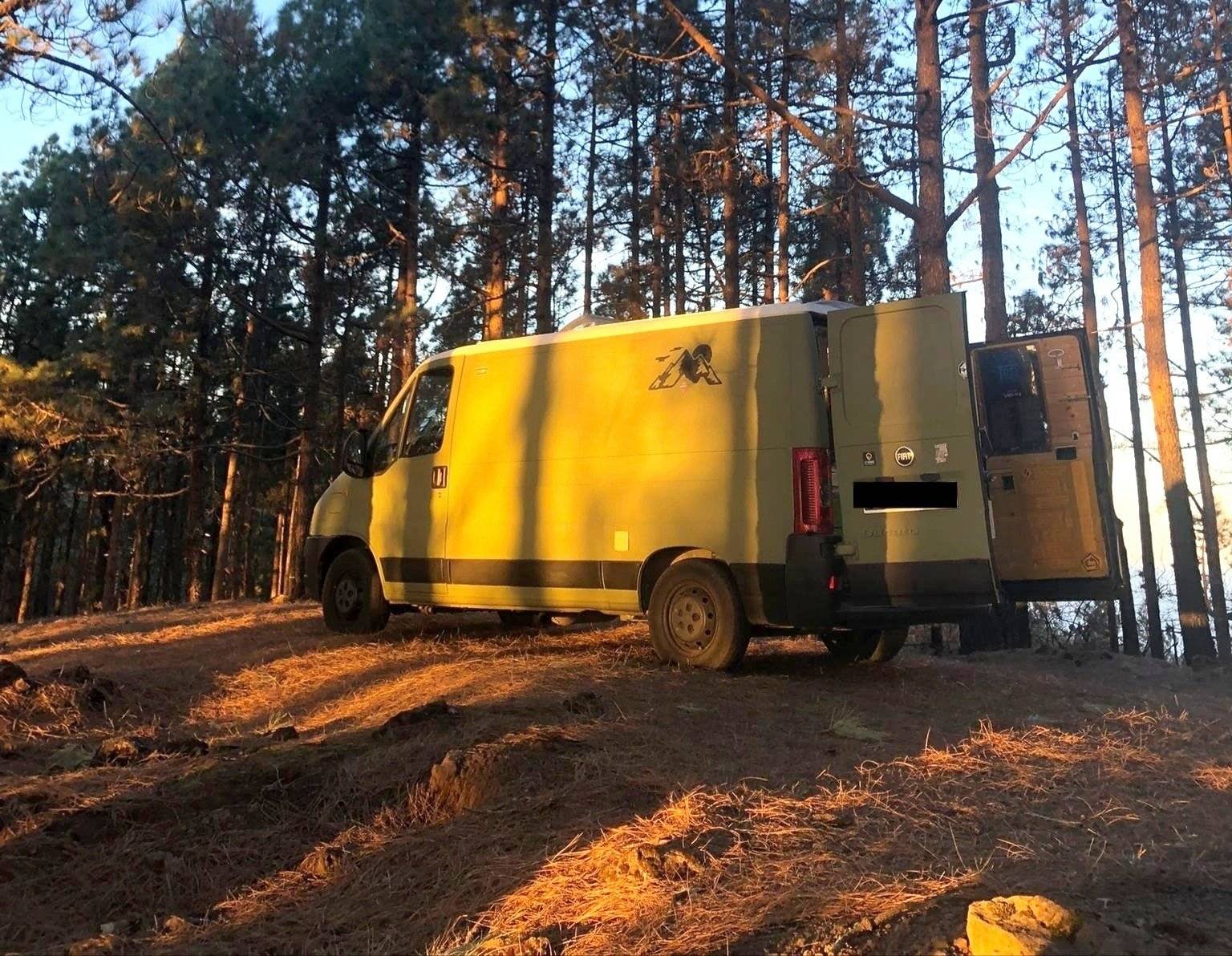 Vista posteriore Fiat Ducato 2,3 l Multijet. - Yescapa