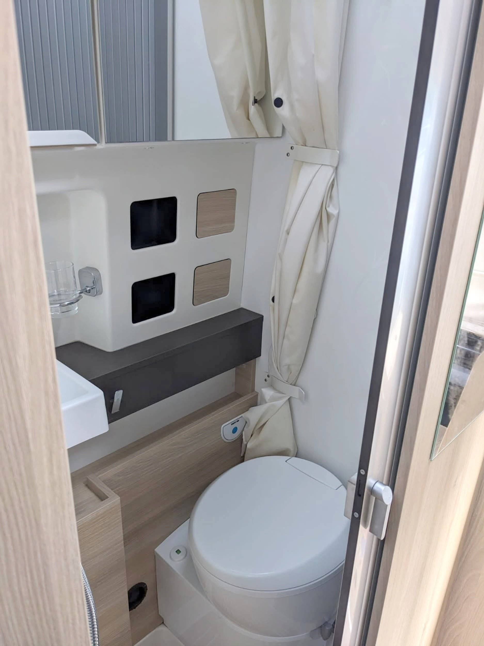 Couchages Fiat Ducato 2,3 l 130 ch - Yescapa