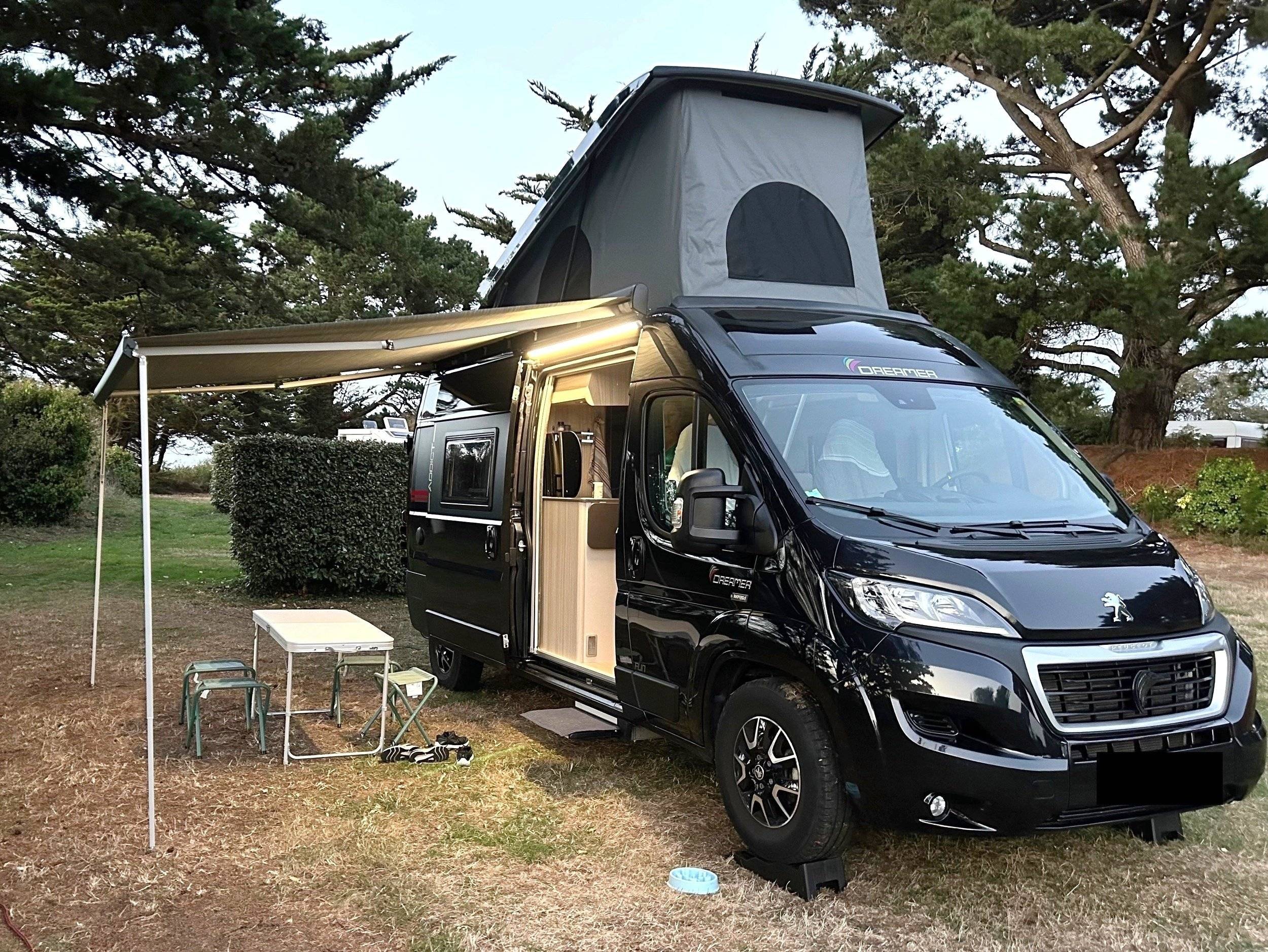 Vue avant de 3/4 Peugeot Peugeot Boxer - Yescapa