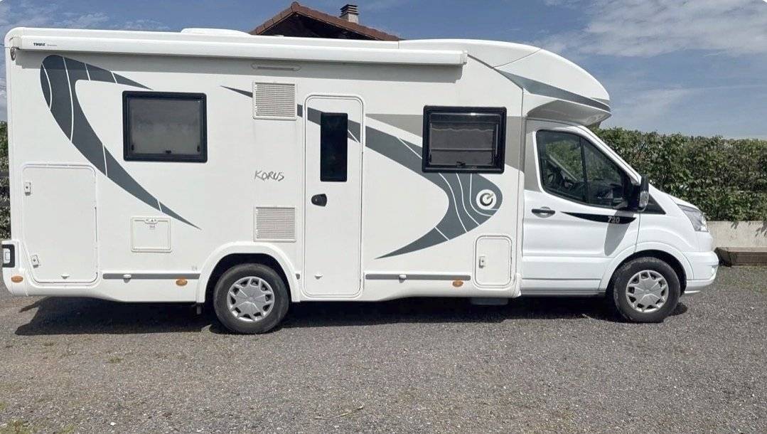 Vista de 3/4 Fiat Ducato 2,3 130 ch - Yescapa