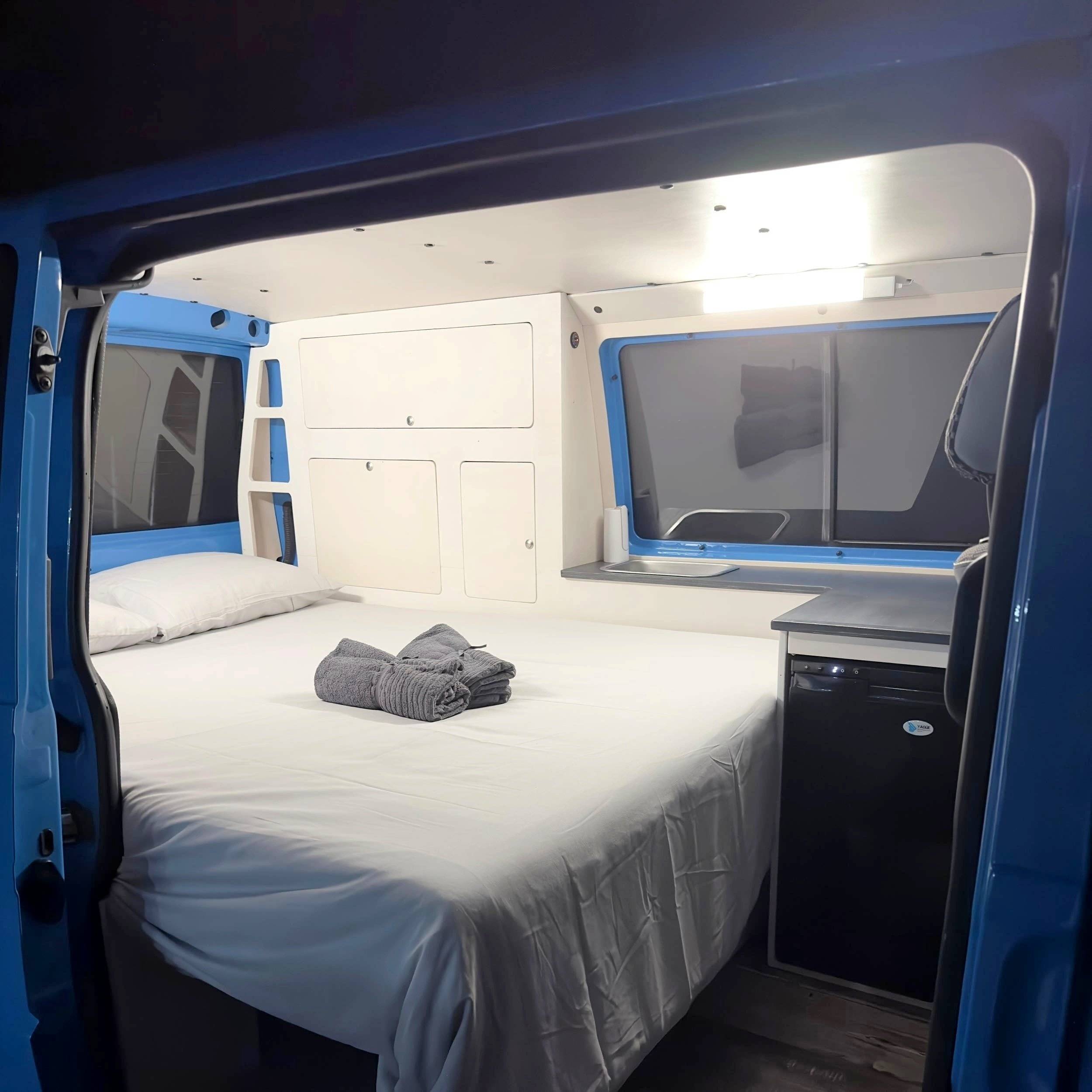 Couchages Volkswagen Transporter 1.9 TD - Yescapa