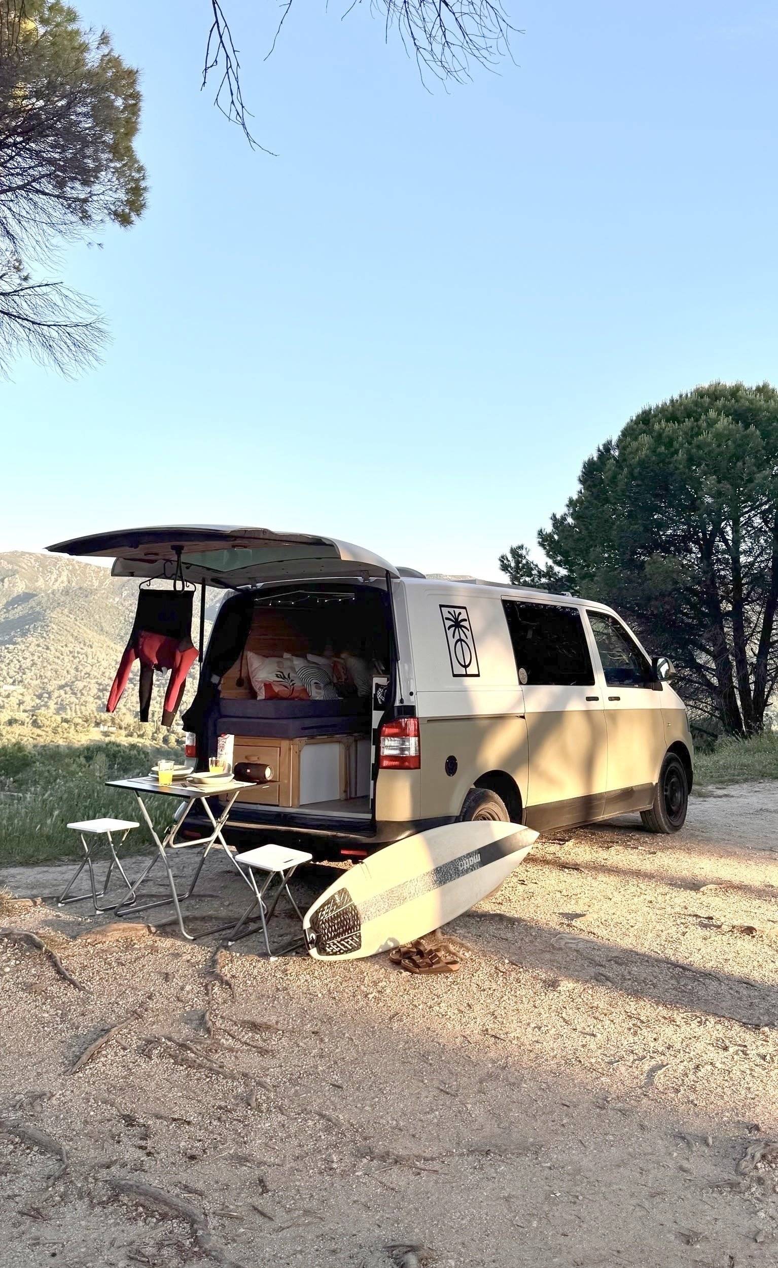 Vue avant de 3/4 Volkswagen Transporter - Yescapa