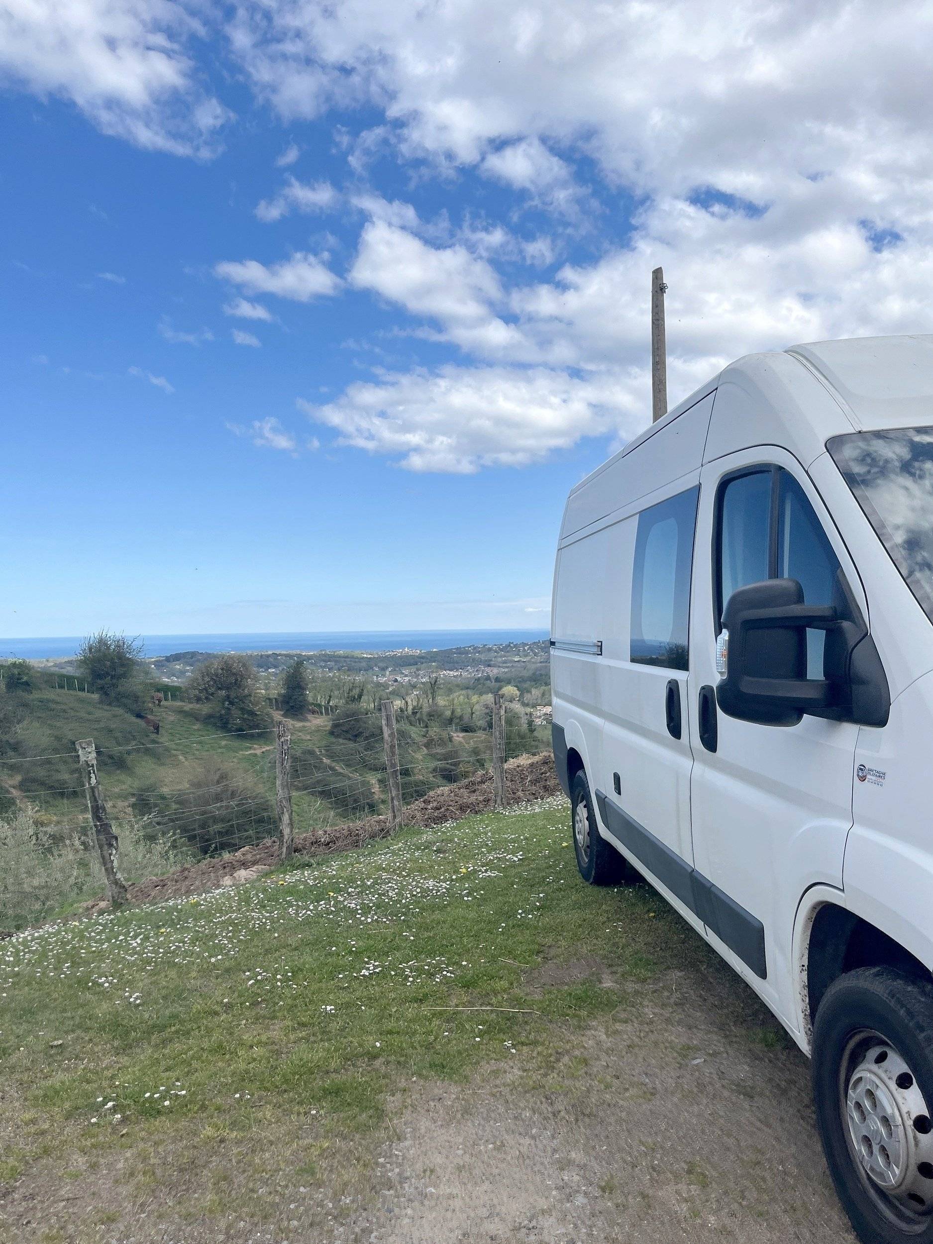 Vue avant de 3/4 Citroën Citroën jumper - Yescapa