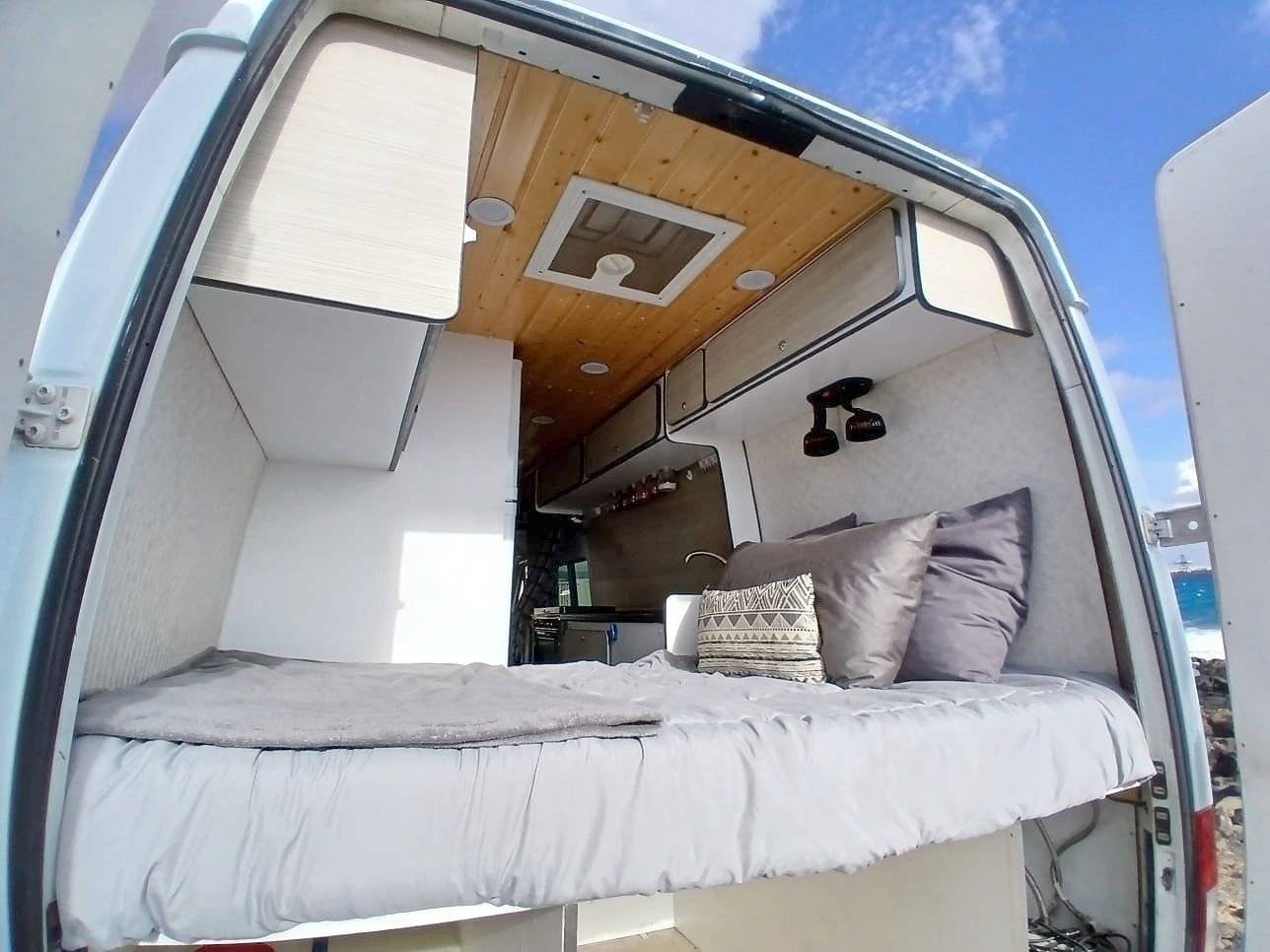 Voorkant 3/4 Mercedes SPRINTER 316 CDI - Yescapa