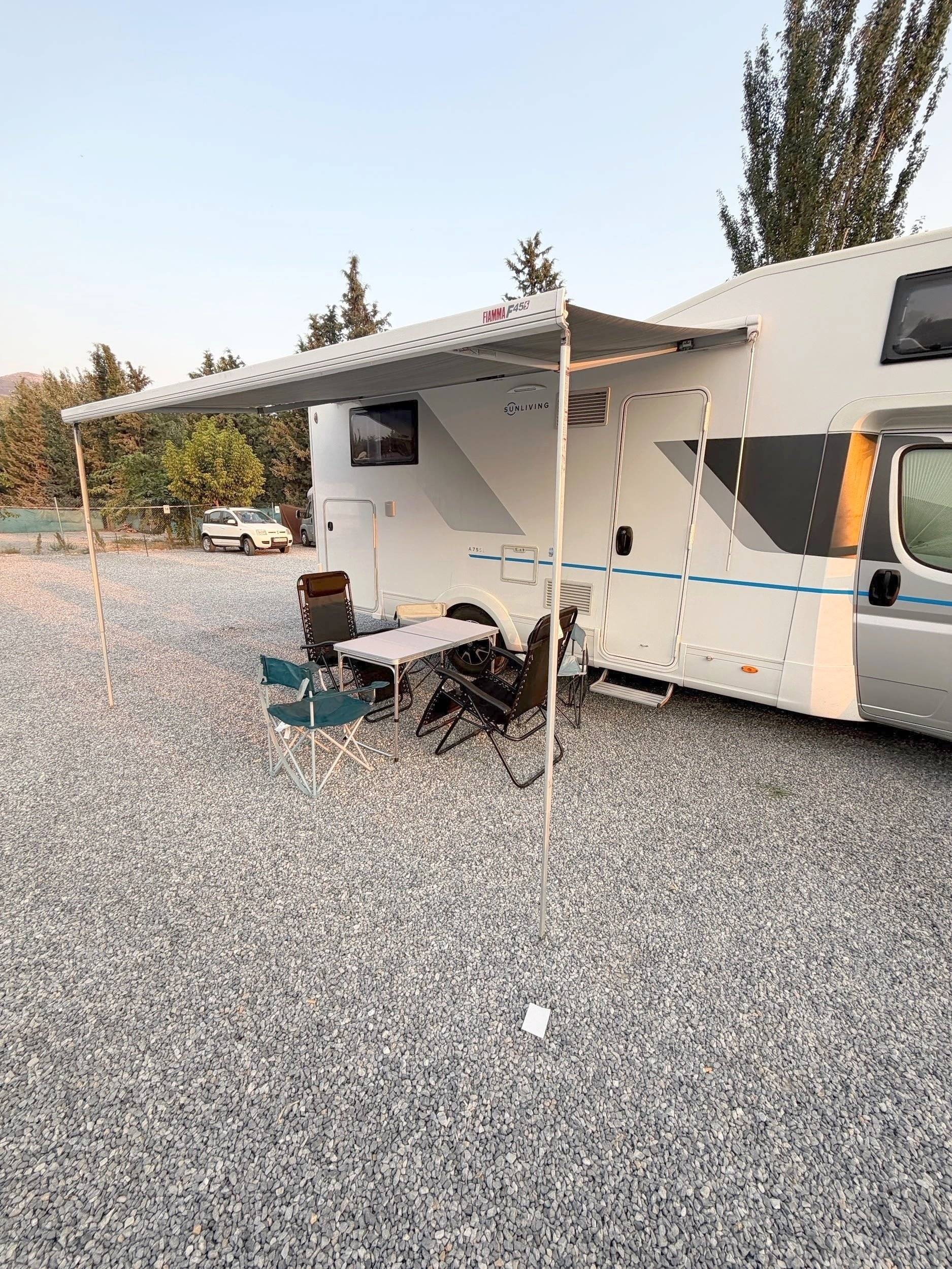 Adria Sunliving A75DP