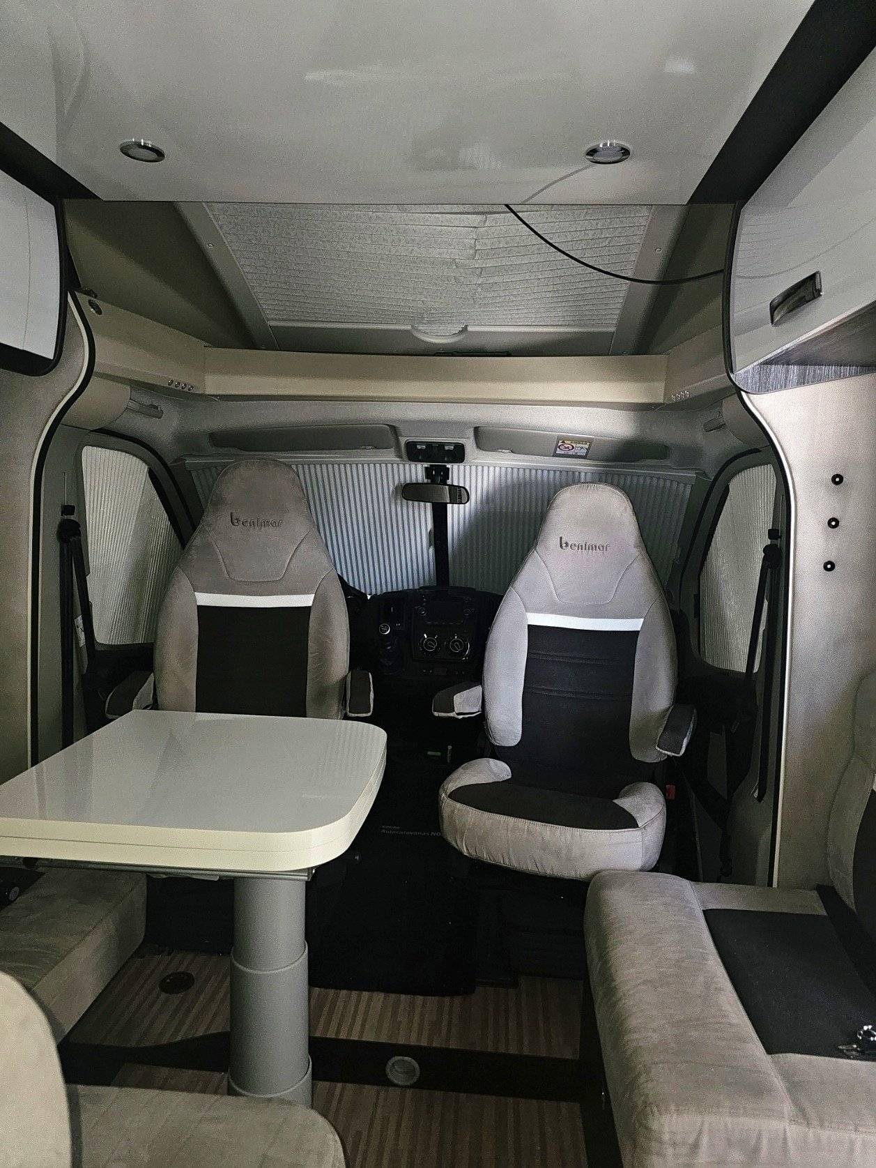 Área de jantar Fiat Ducato 2,2 140cv - Yescapa
