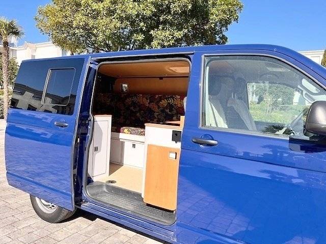 Banana Van Volkswagen Transporter T5