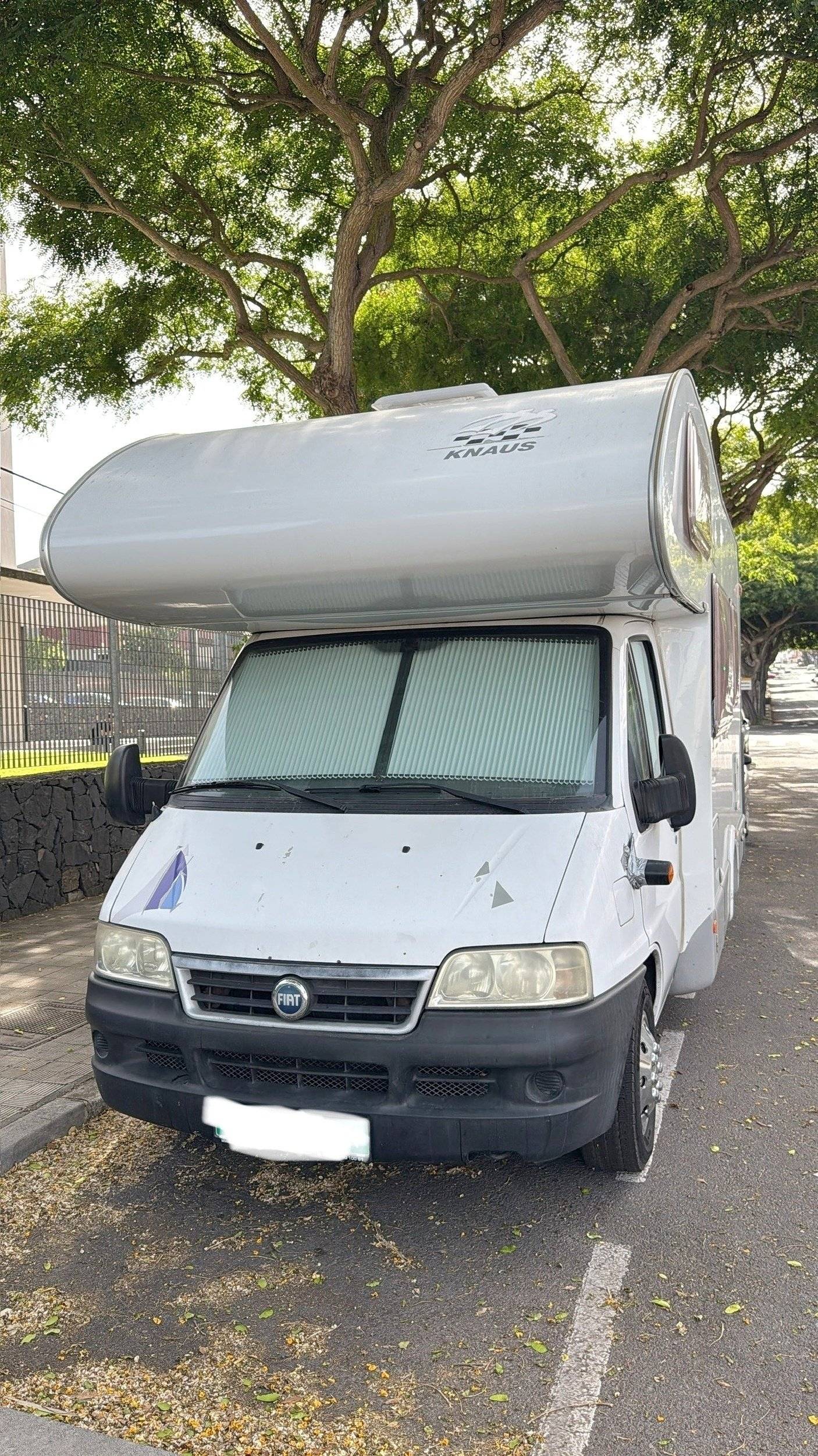 Front view from 3/4 Fiat Ducato 2.8 jtd - Yescapa