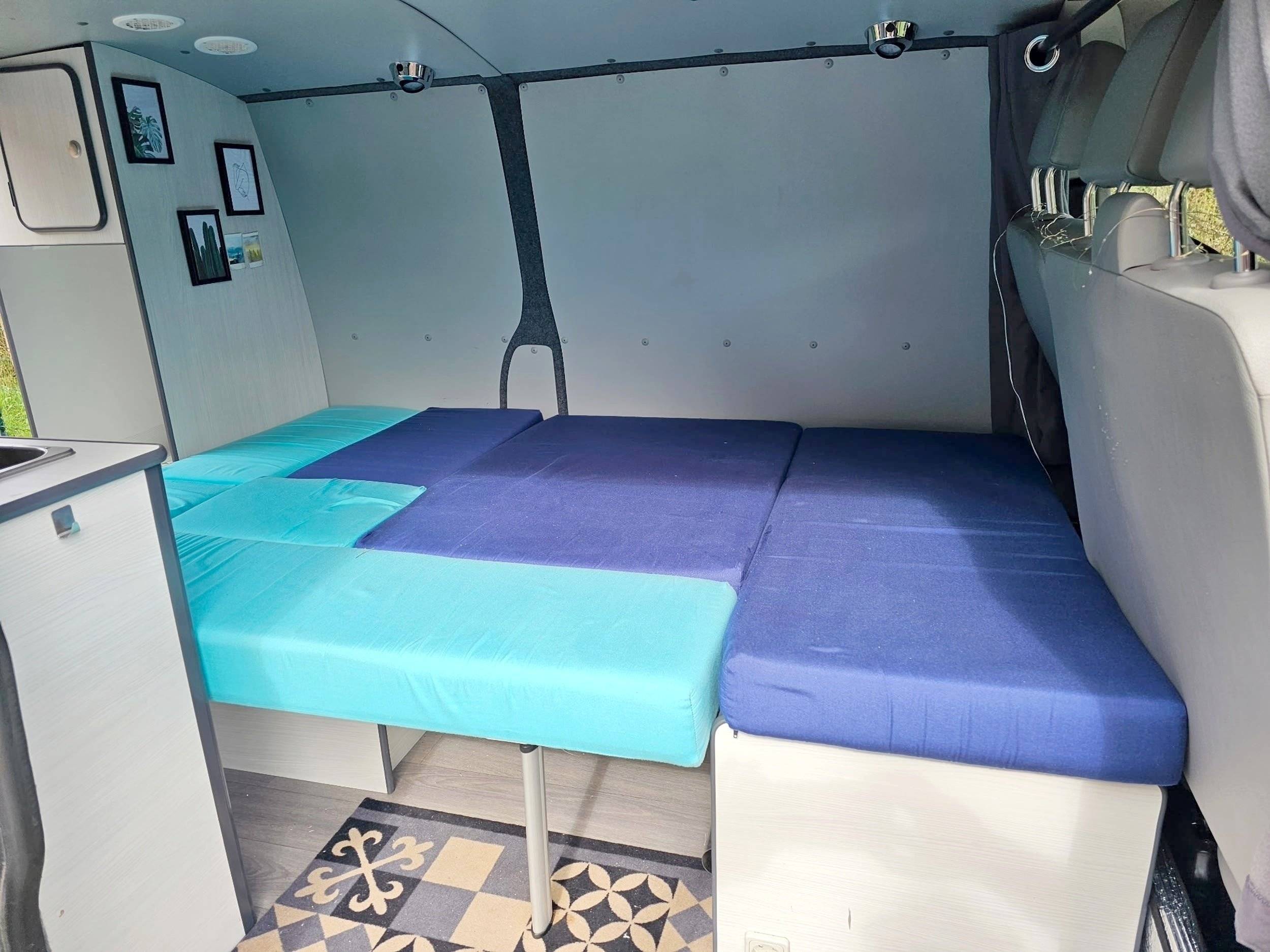 Couchages Volkswagen T5 2 l 102 ch - Yescapa