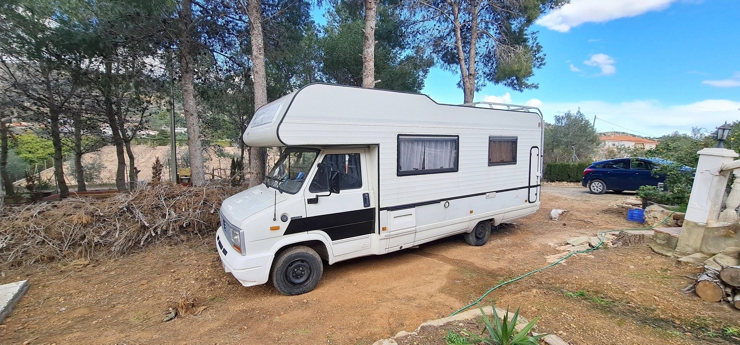Vue avant de 3/4 Peugeot - Yescapa