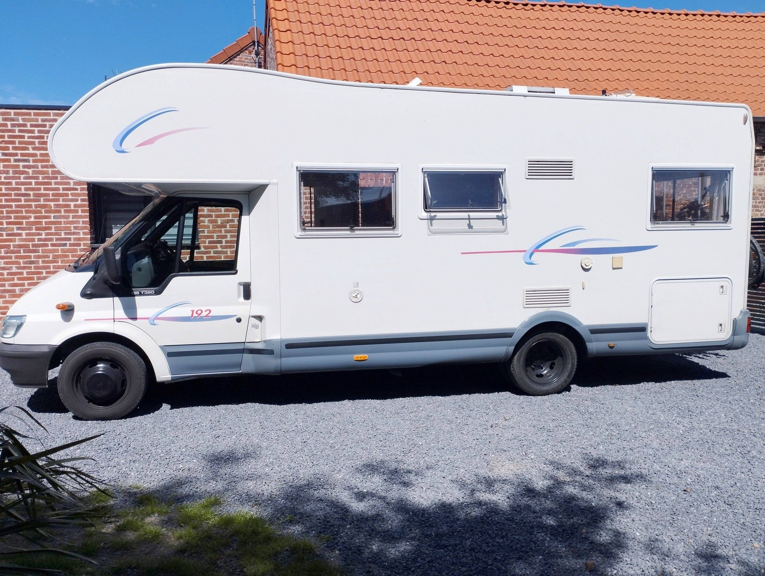 Challenger ford transit