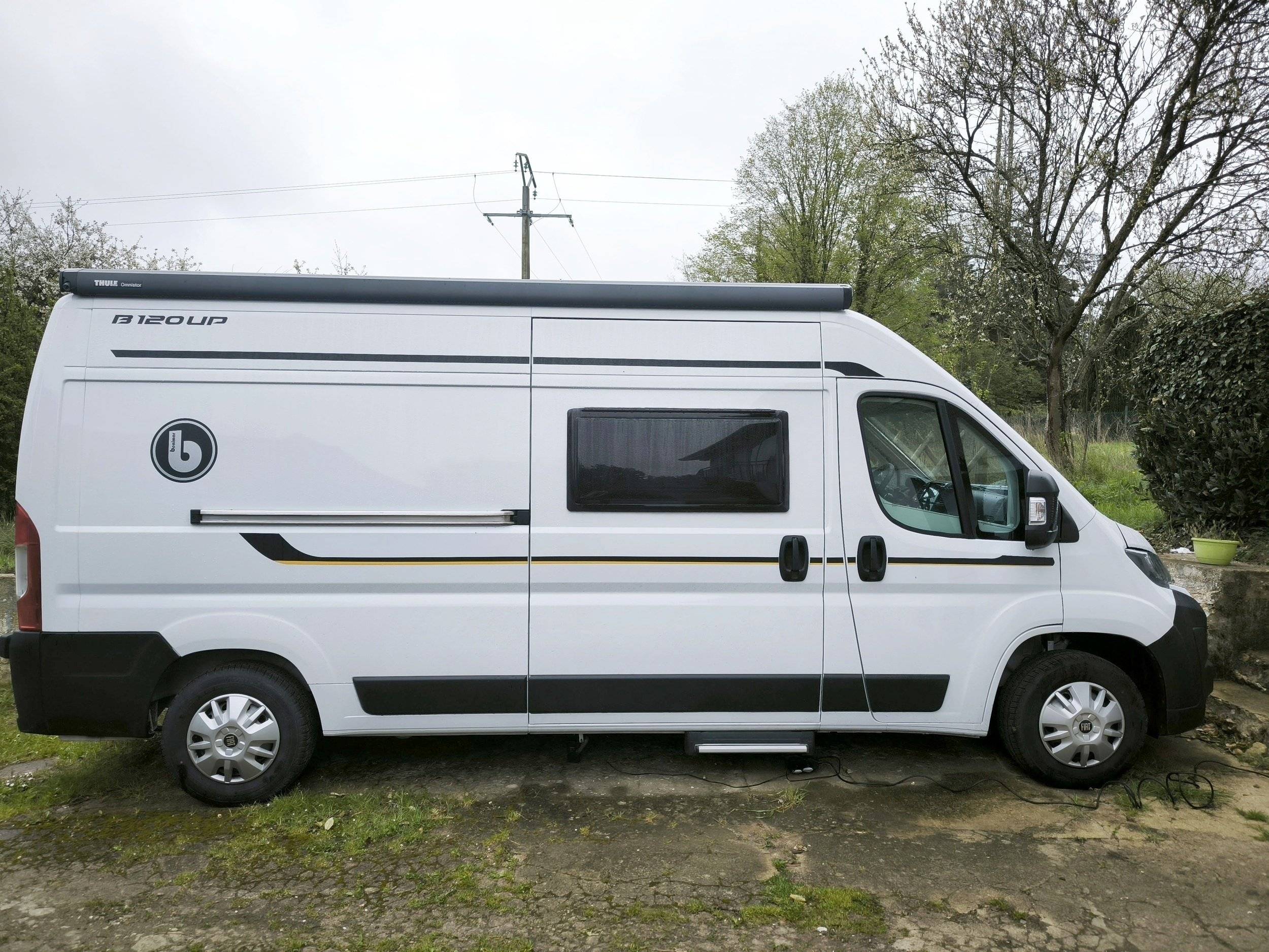 Front view from 3/4 Fiat 140ch - Yescapa