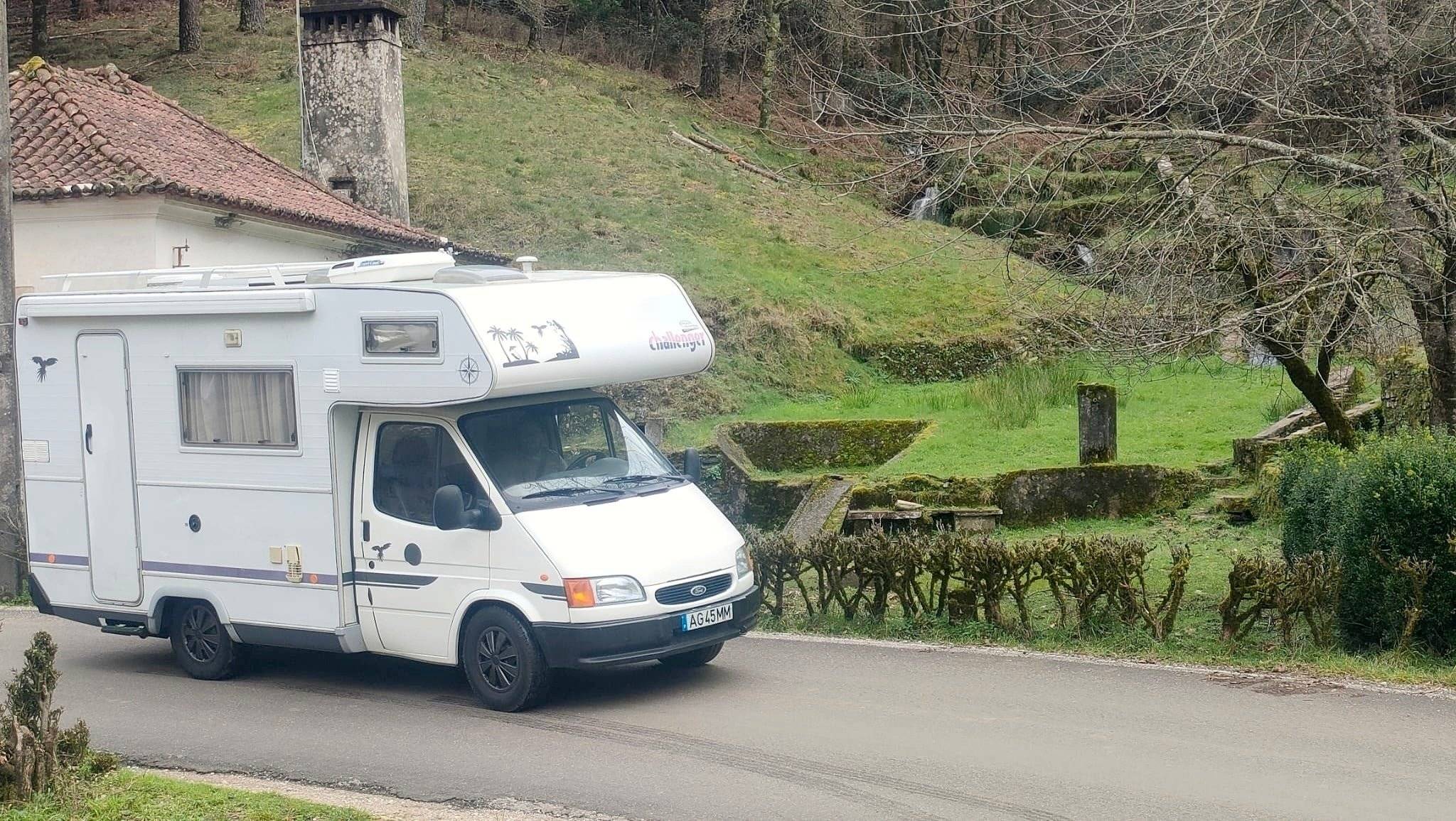 Challenger FORD TRANSIT