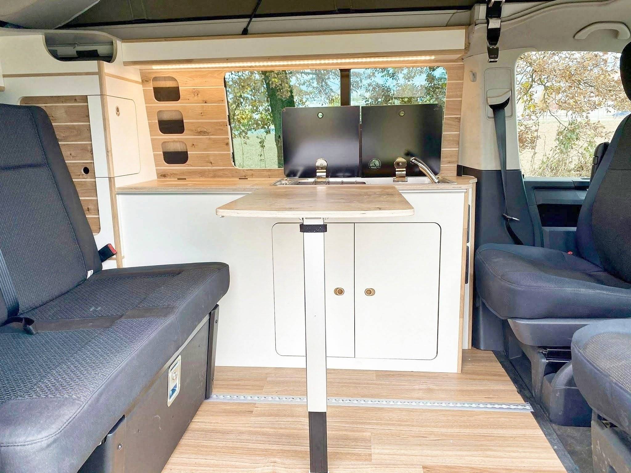 Coin repas Volkswagen VOLKSWAGEN CALIFORNIA - Yescapa