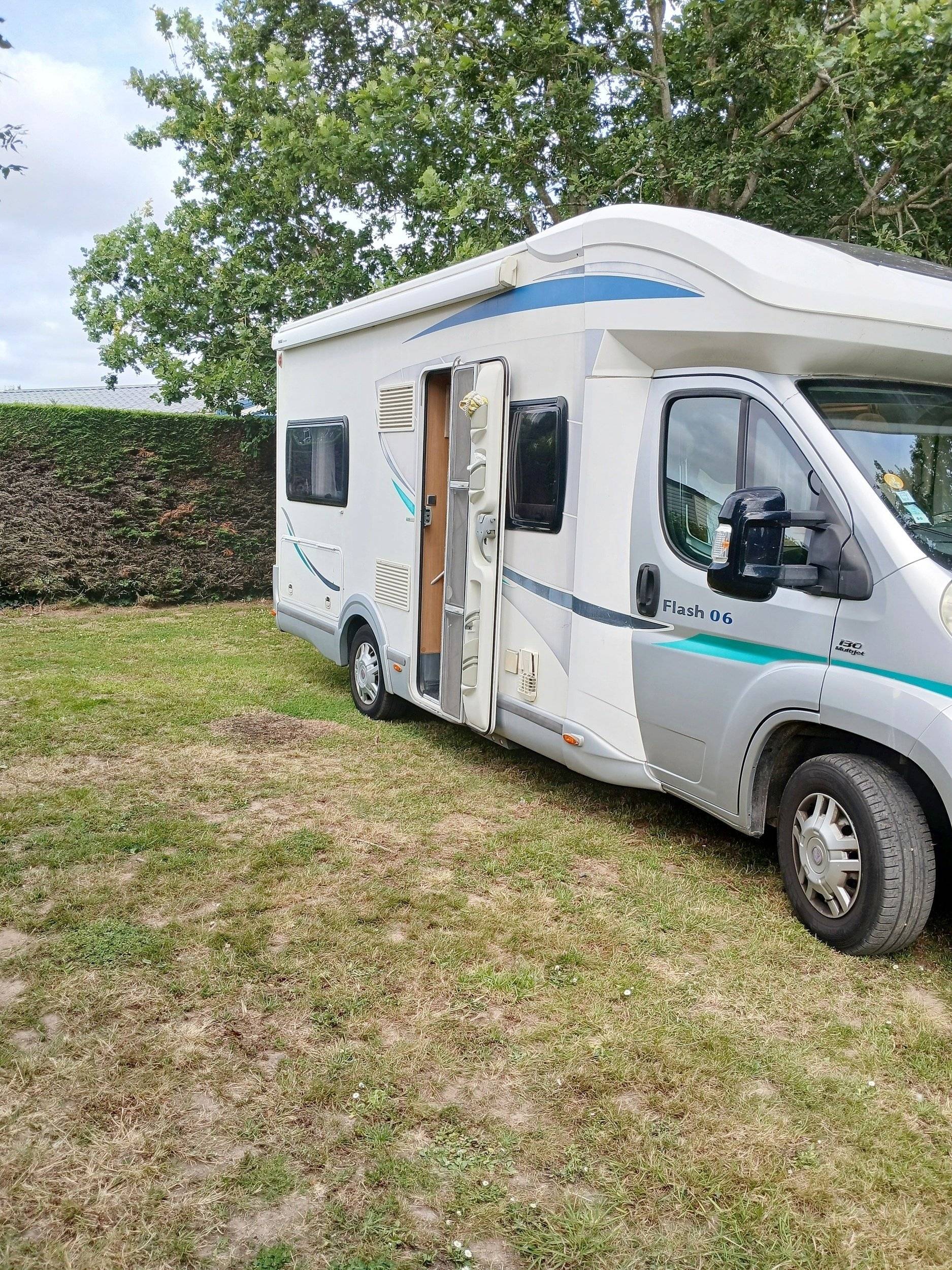 Front view from 3/4 Fiat - Yescapa