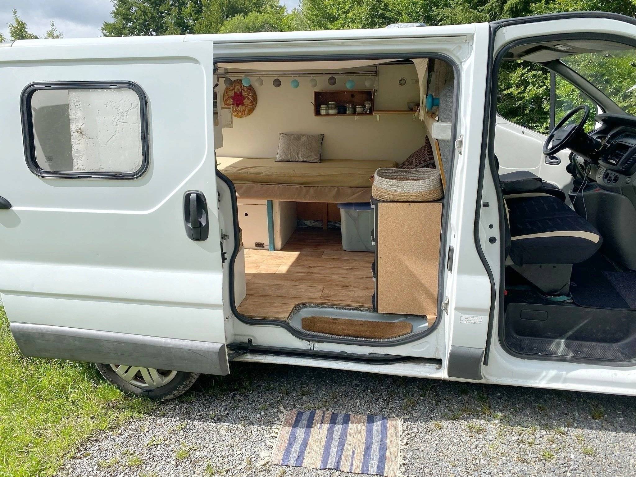 Coin repas Renault trafic II 1.9 Dci 100cv - Yescapa