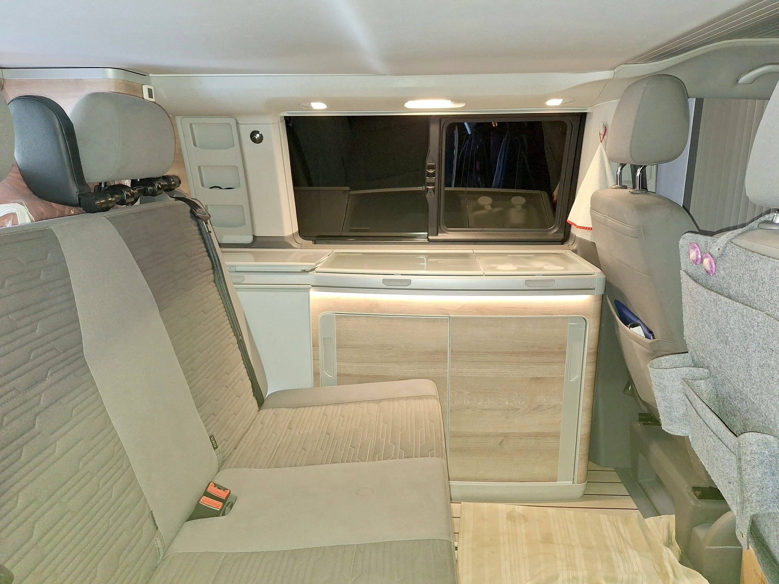 Coin repas Volkswagen VOLKSWAGEN CALIFORNIA - Yescapa