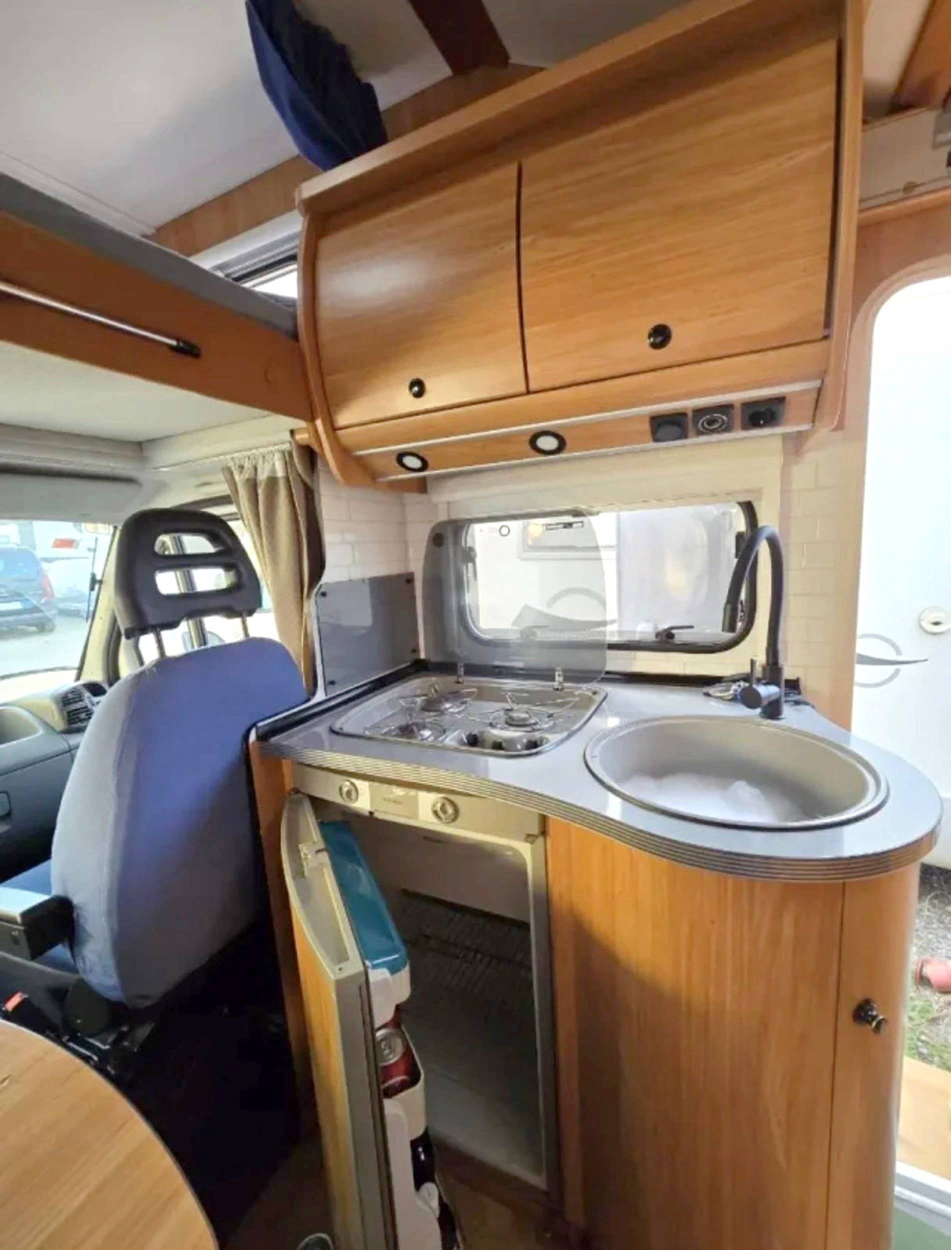 Cozinha Fiat Ducato 2.8 JTD - Yescapa