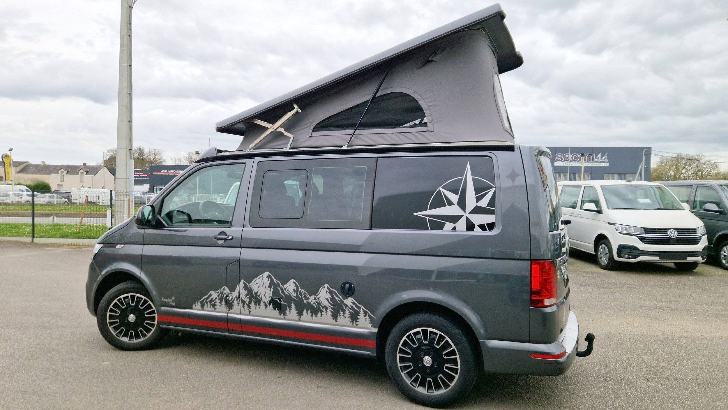 Vue avant de 3/4 Volkswagen T6 2,0 l TDI 150 ch - Yescapa