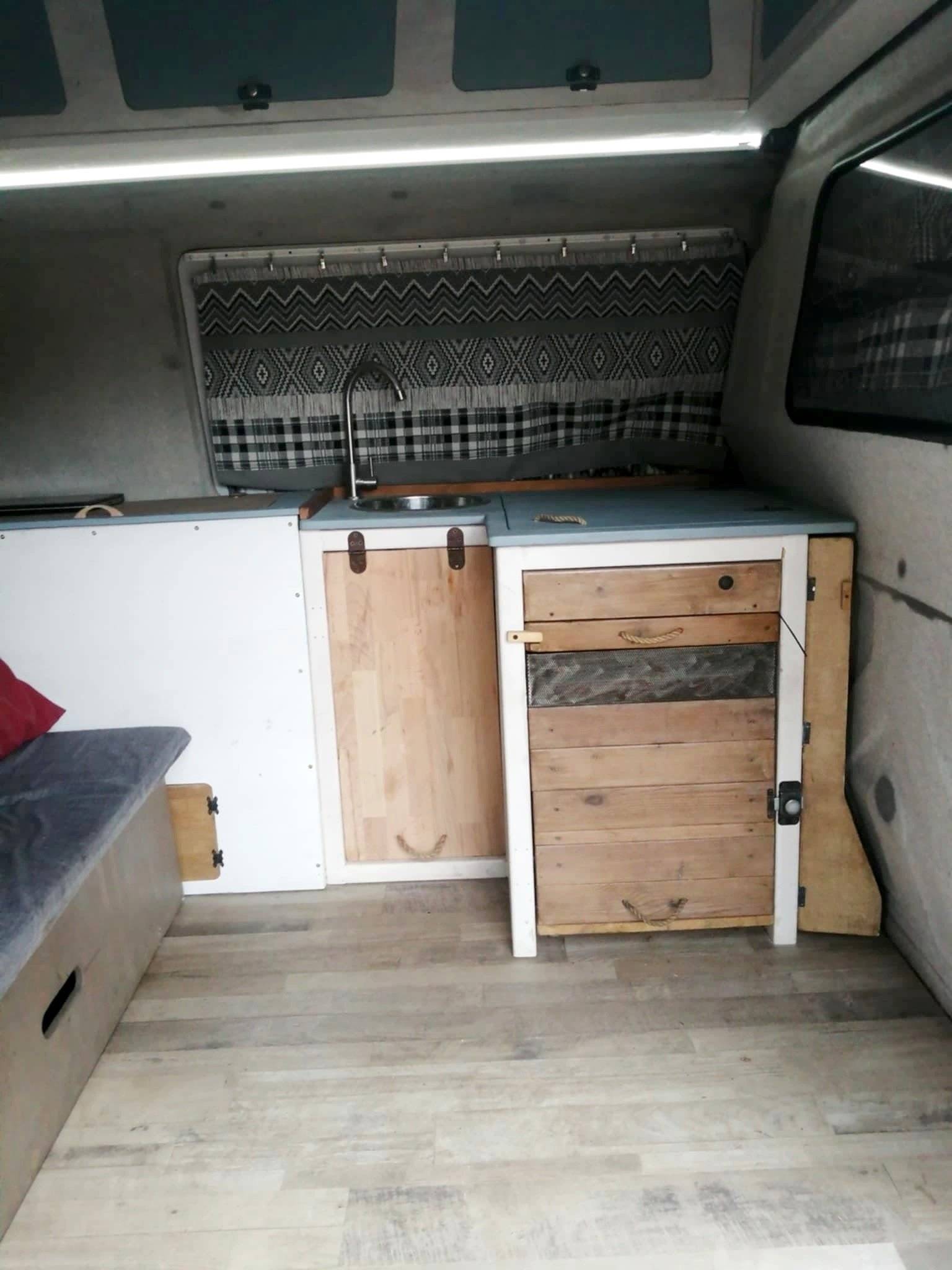 Volkswagen Transporter T4 2.4D